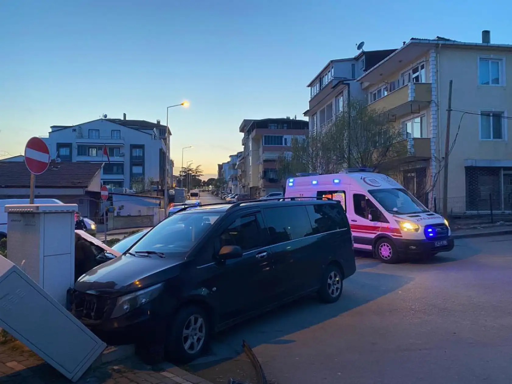 İftara dakikalar kala 2 araç kafa kafaya çarpıştı: 4 yaralı