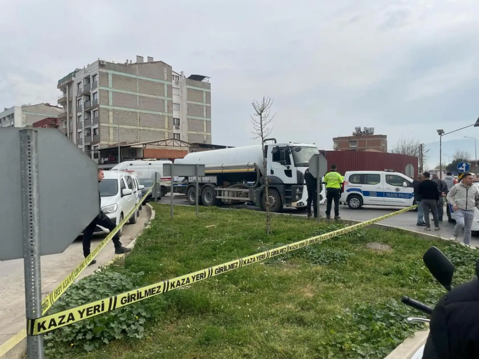 Yolun karşısına geçmeye çalışan yaşlı adam feci şekilde can verdi