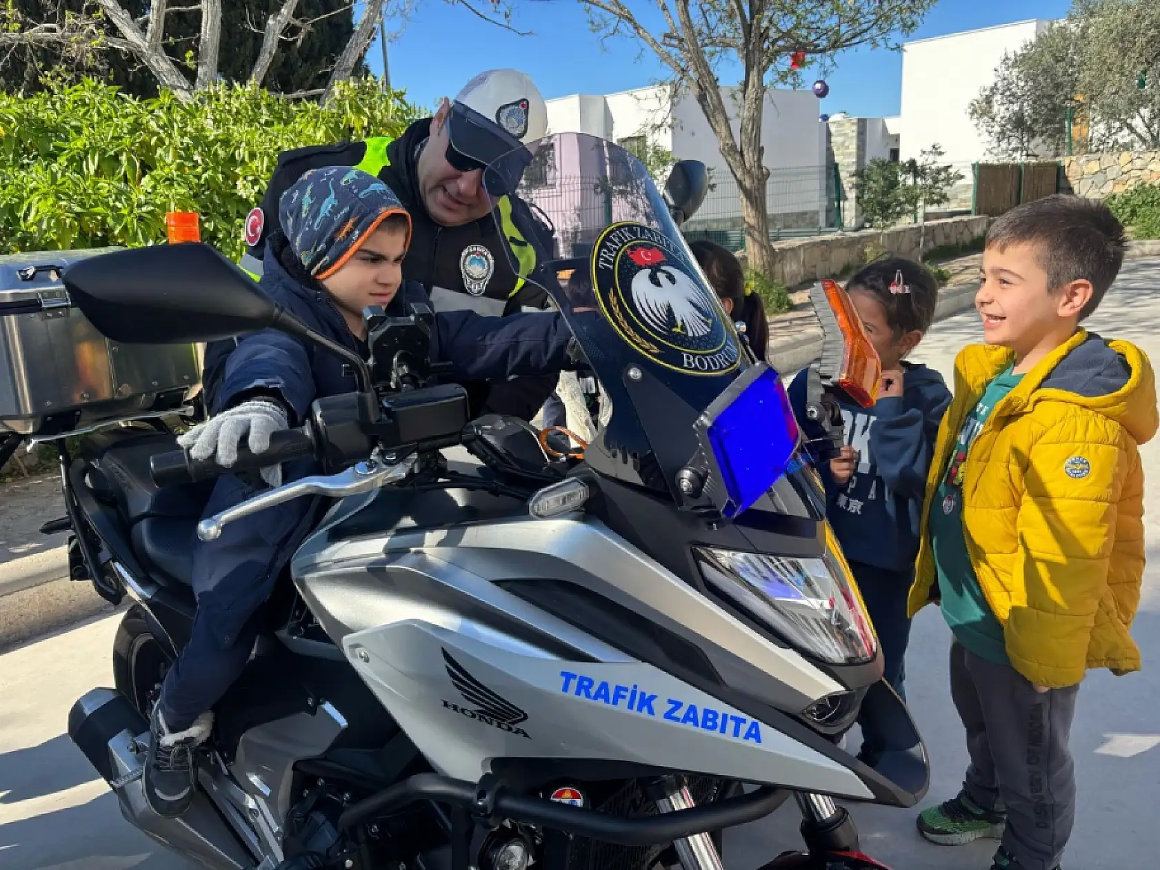 İlkokul öğrencilerine trafik bilinci eğitimi