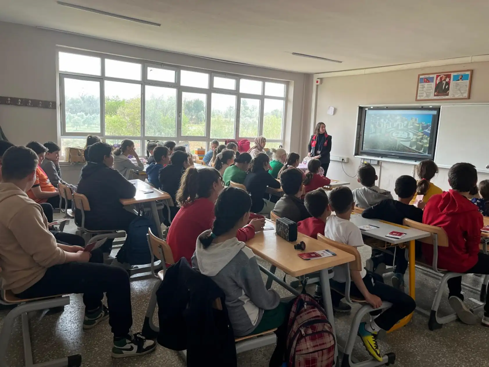 Muğla Acil Çağrı Merkezi, Göktepe'de geleceğin bireyleriyle buluştu