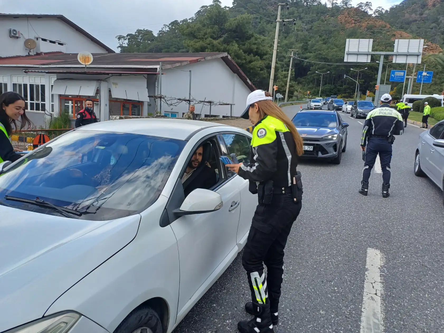 Marmaris'te trafik ekiplerinden bayram denetimi