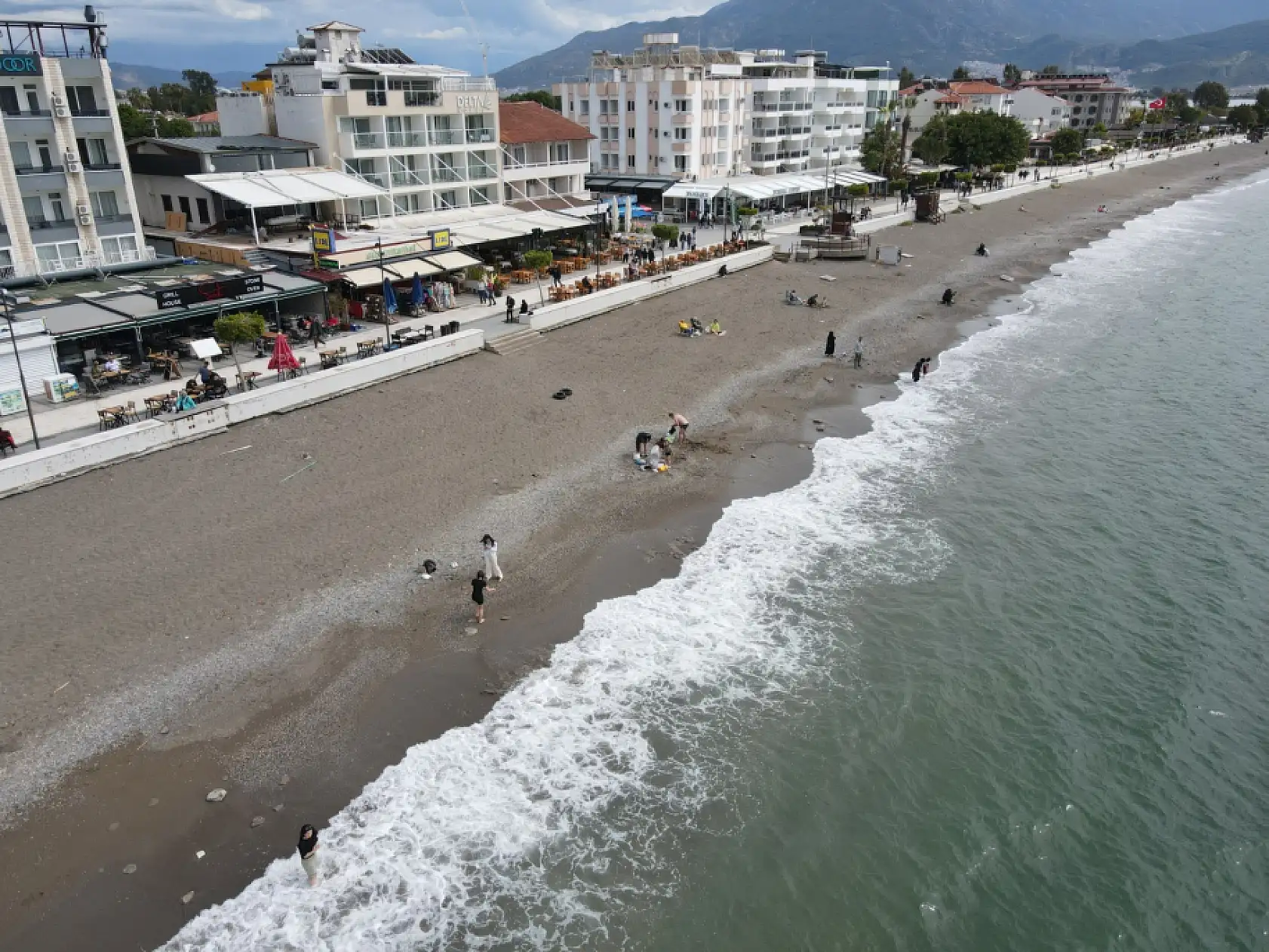 Fethiye Çalış Plajı'nda bayram hareketliliği başladı