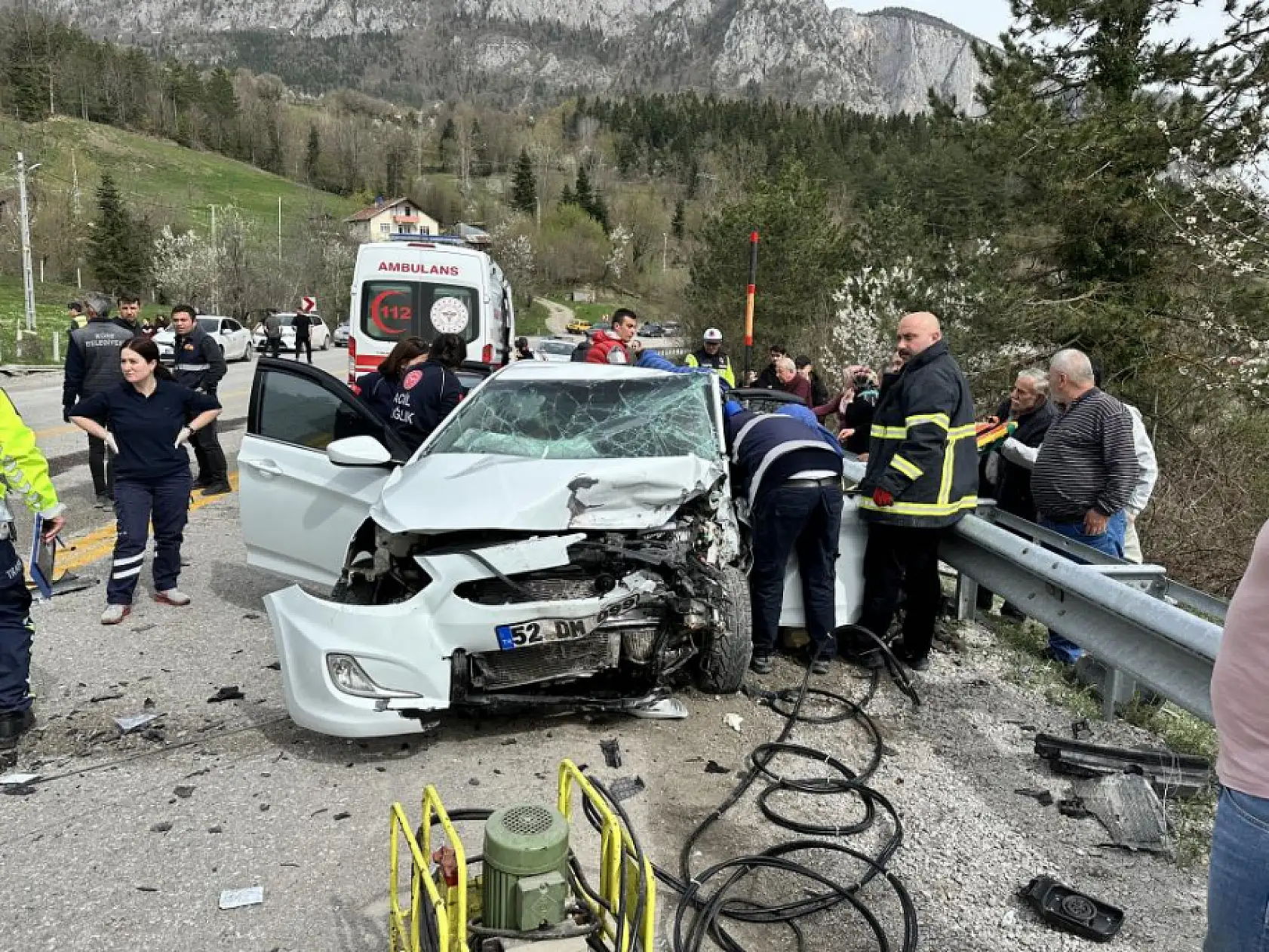 Feci kaza! İki otomobil çarpıştı: Ölü ve yaralılar var