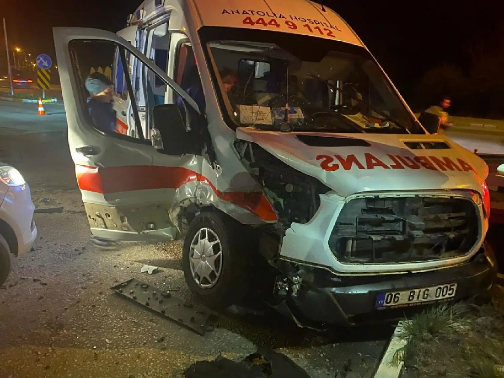 Korkunç kaza: Ambulans ve cip çarpıştı, 9 kişi yaralı