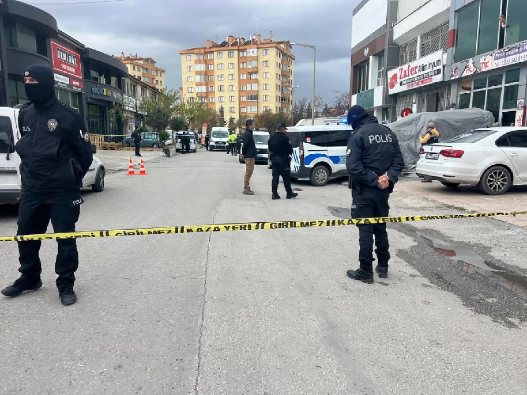 Dünürünü vurdu, oğlunun kurşunlarıyla can verdi