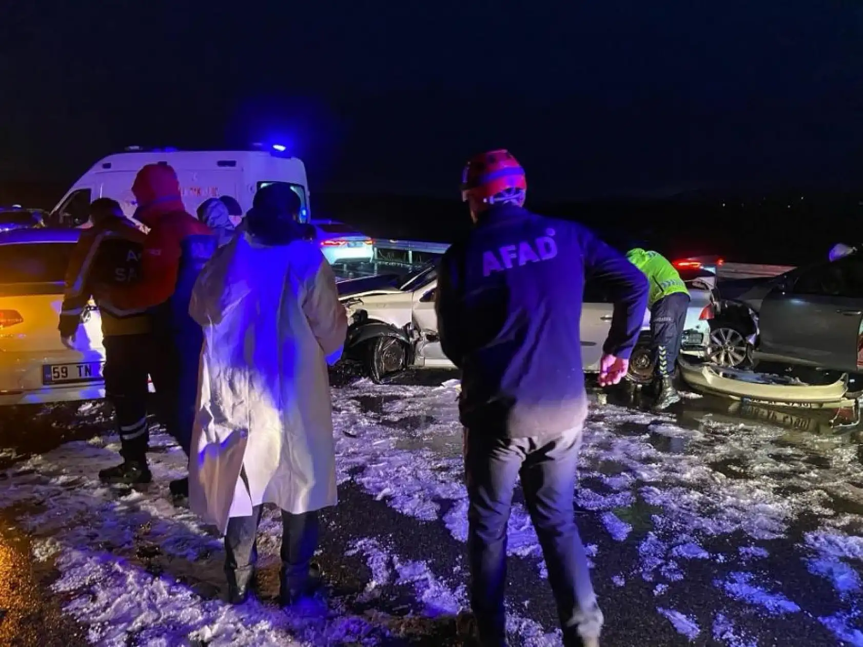 Feci zincirleme kaza! 12 araç birbirine girdi, 10 yaralı