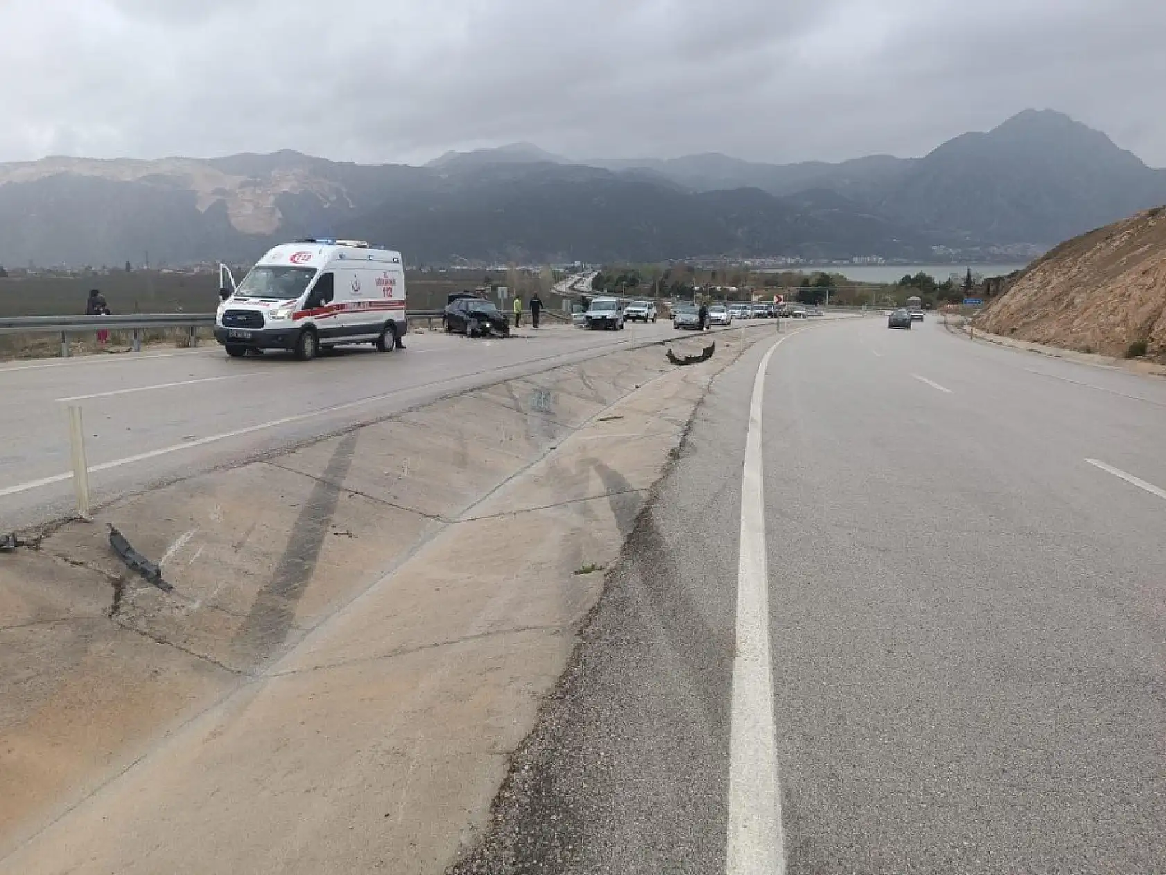 Yağmurlu yolda feci kaza! 8 yaralı, 3'ü ağır durumda