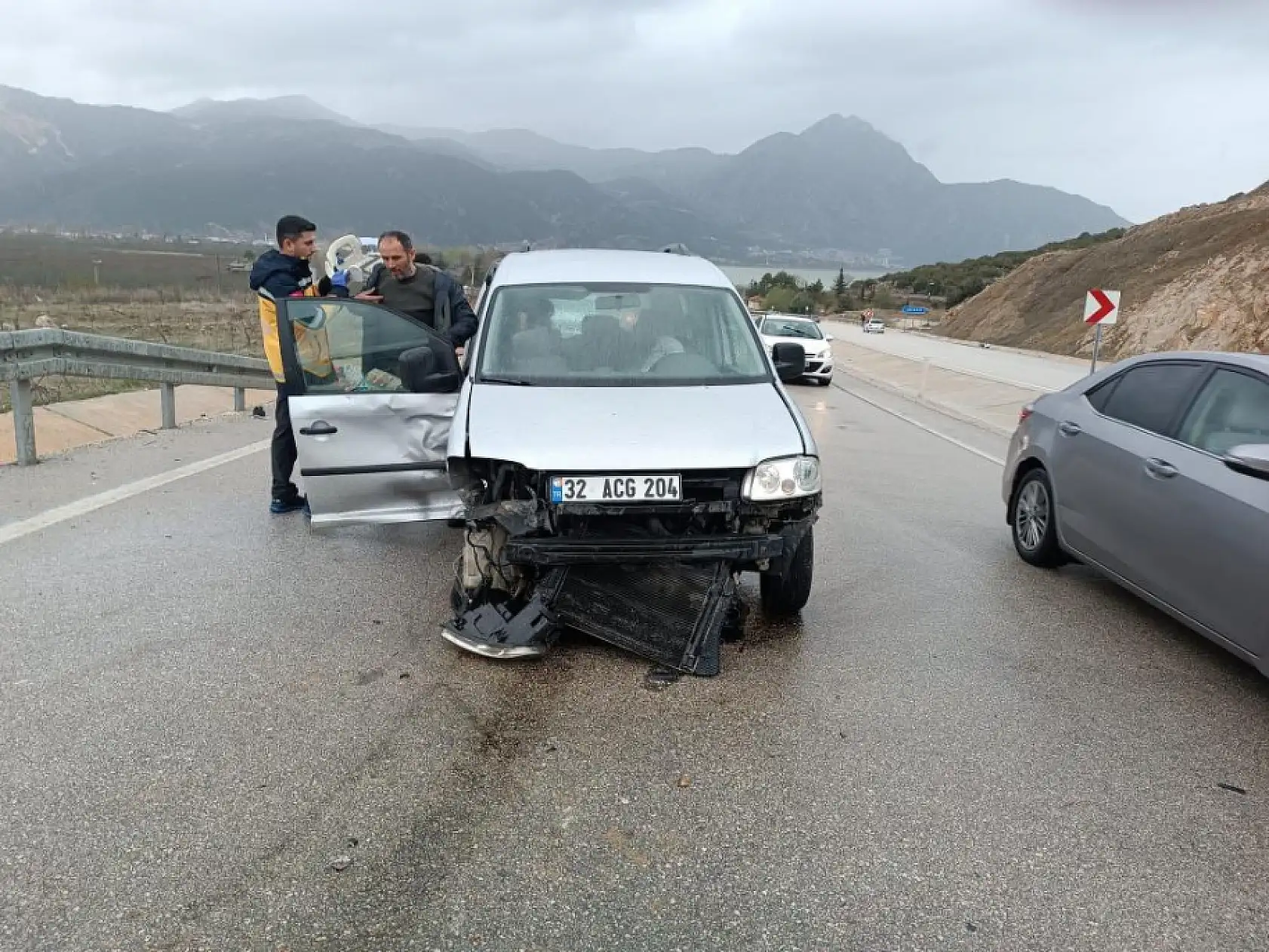 Yağmurlu yolda feci kaza! 8 yaralı, 3'ü ağır durumda