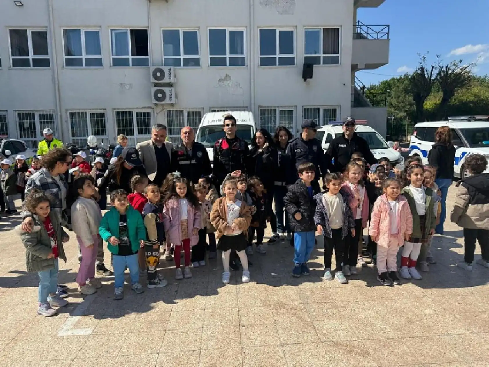 Marmarisli minikler polislerle bir araya geldi