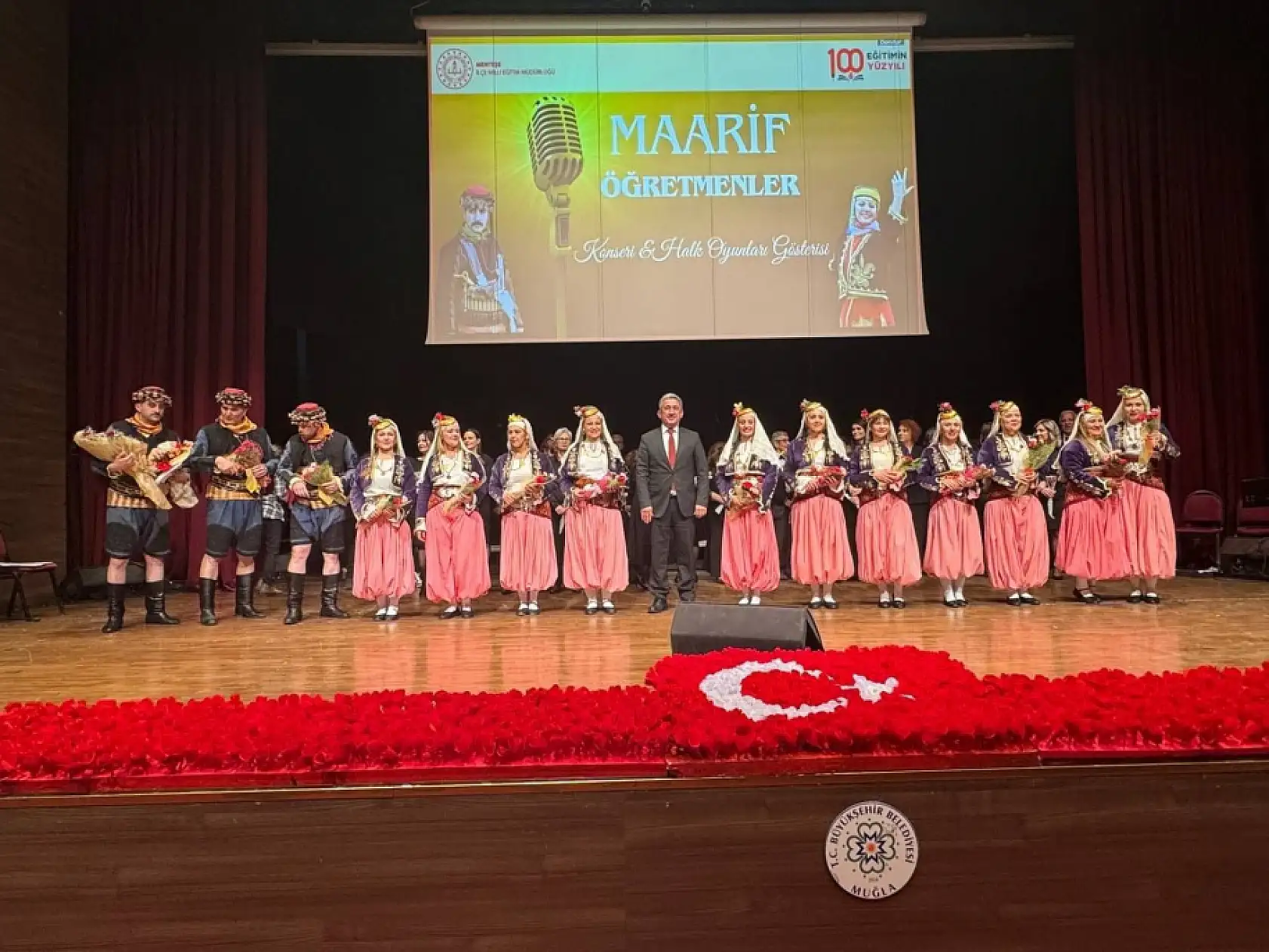 Maarif öğretmenler konseri ve halk oyunları gösterisi beğeni topladı