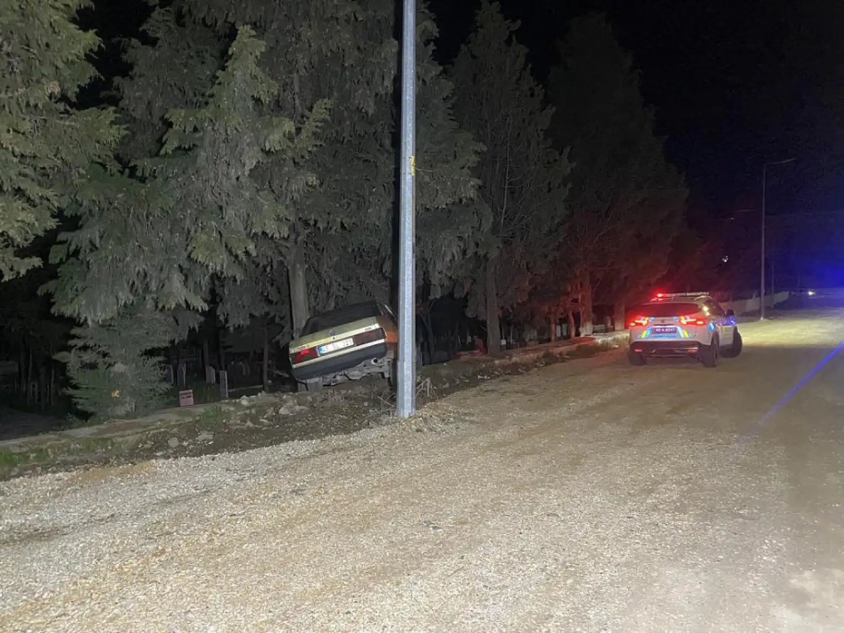 Sürücüsü kalp krizi geçiren otomobil ağaca çarptı: 1 ölü