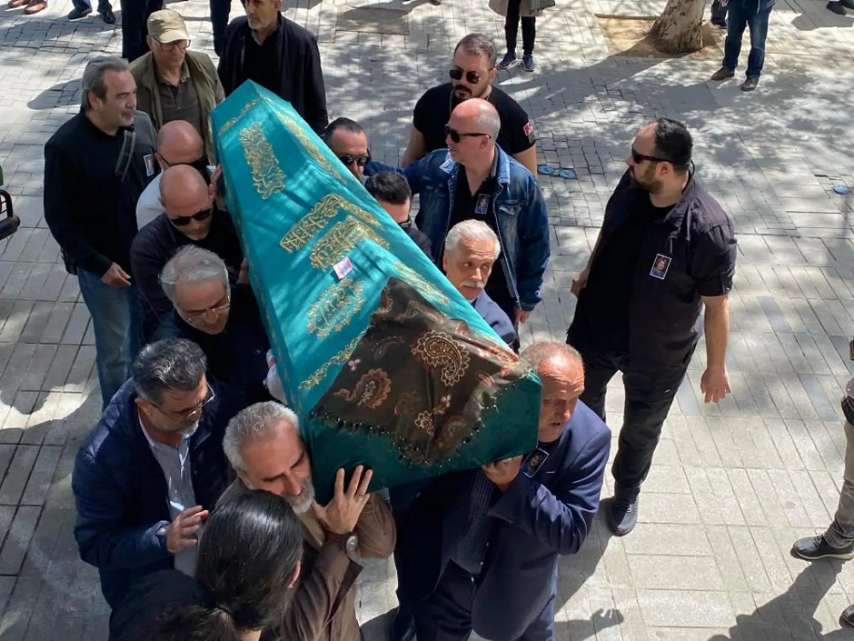 Tarkan'ın annesi Neşe Tevetoğlu son yolculuğuna uğurlandı