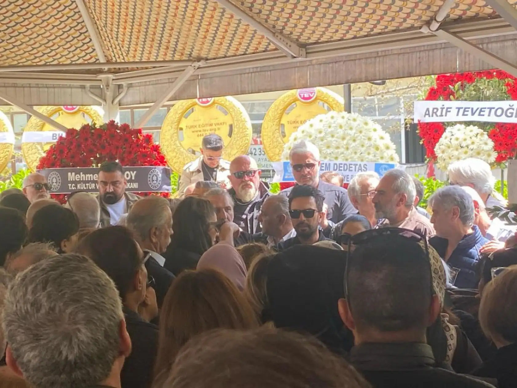 Tarkan'ın annesi Neşe Tevetoğlu son yolculuğuna uğurlandı