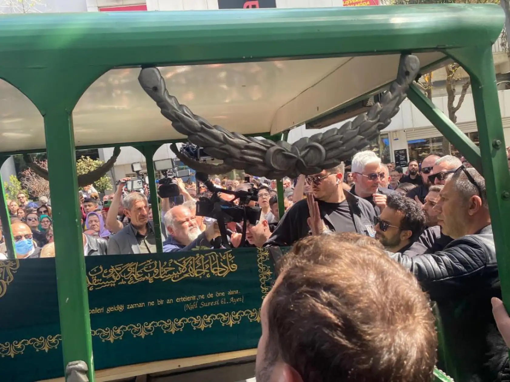 Tarkan'ın annesi Neşe Tevetoğlu son yolculuğuna uğurlandı