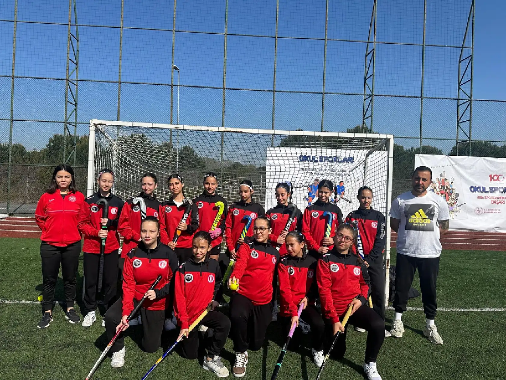 Menteşe Cumhuriyet Ortaokulu'ndan Hokeyde gururlandıran zafer