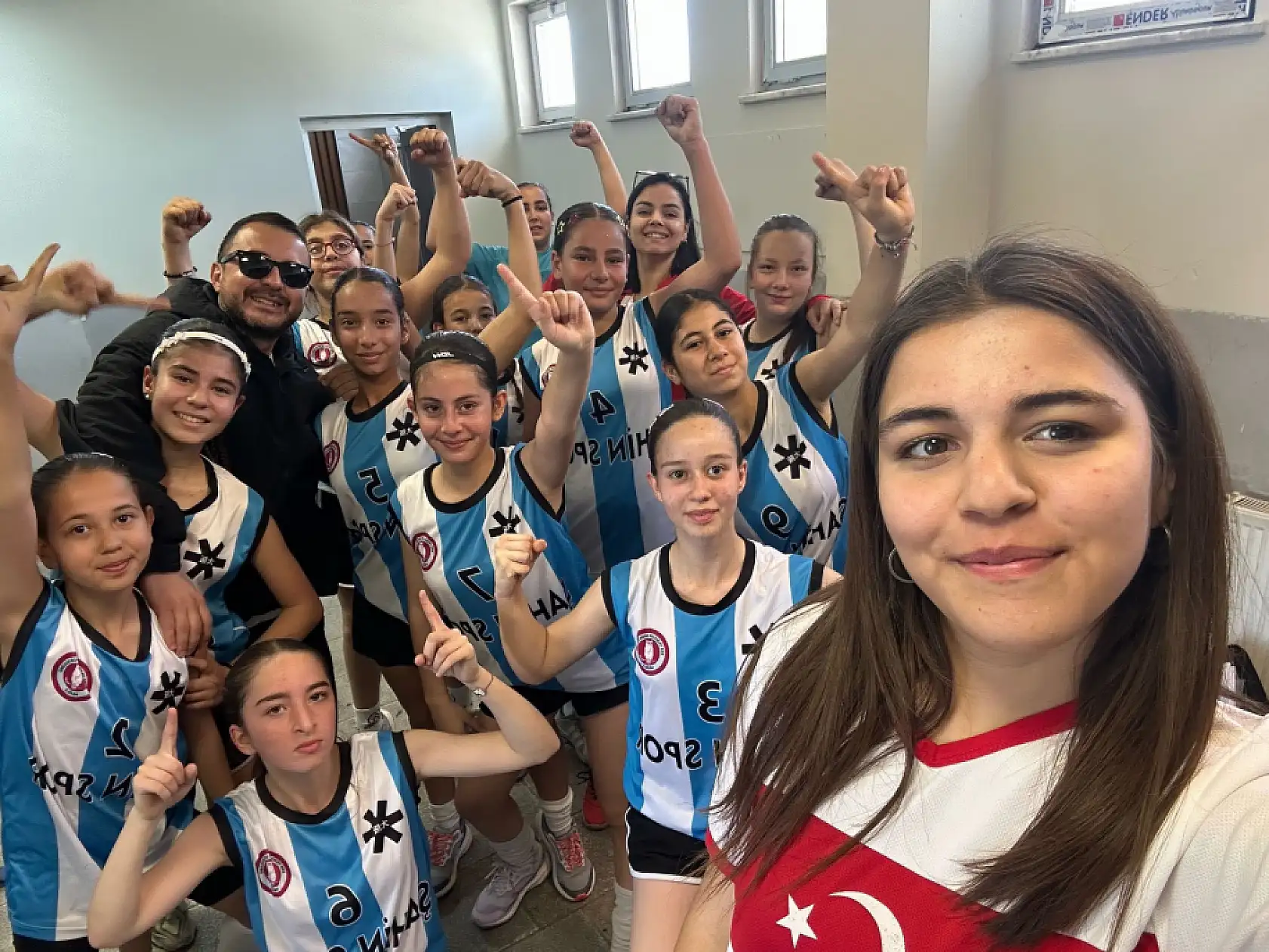 Menteşe Cumhuriyet Ortaokulu'ndan Hokeyde gururlandıran zafer