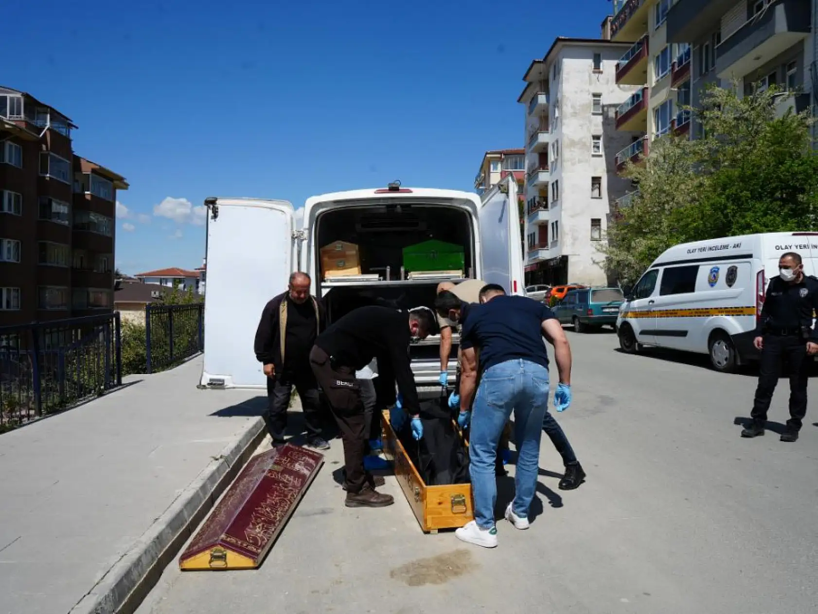 Apartmanı saran kokunun ardından vahşet çıktı