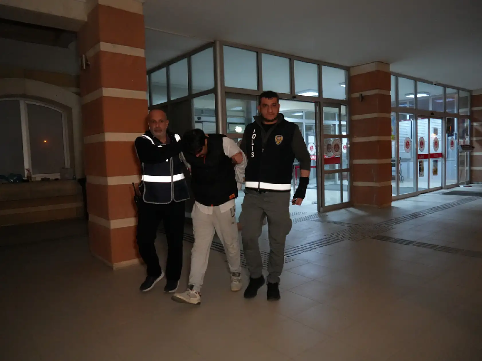 Hamile eşini öldürüp cesetle aynı evde 10 gün boyunca kalan koca tutuklandı