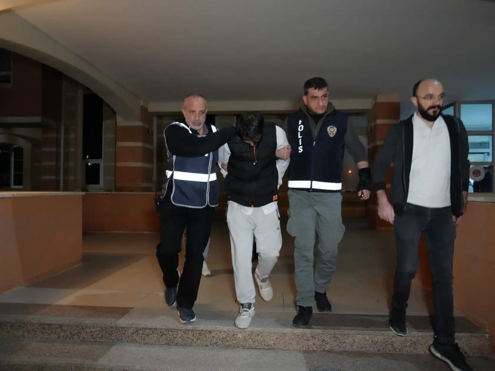 Hamile eşini öldürüp cesetle aynı evde 10 gün boyunca kalan koca tutuklandı