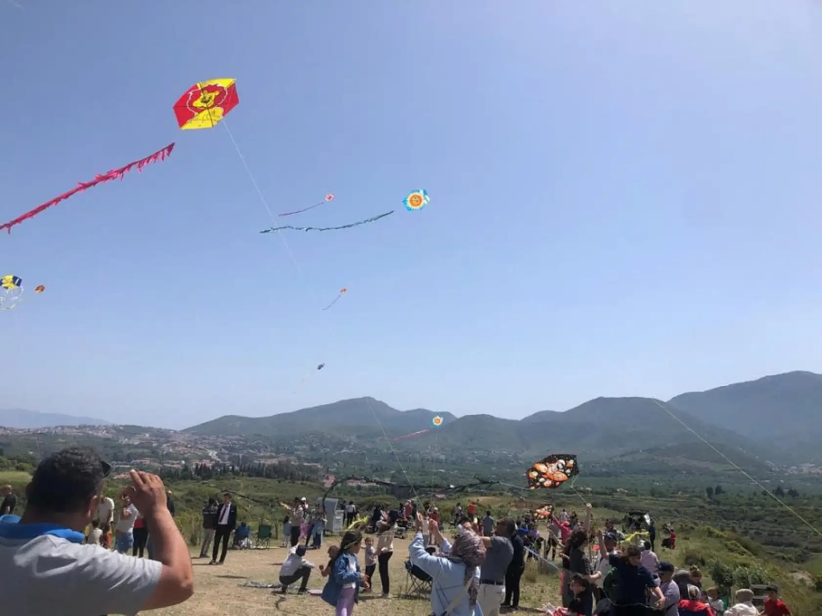 Datça'da 23 Nisan'da gökyüzü uçurtmalarla şenlendi