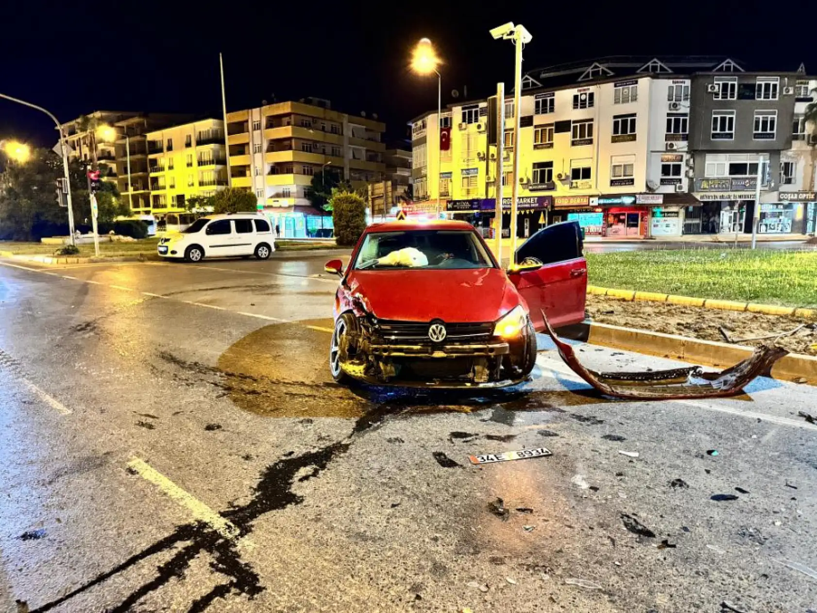 Kırmızı ışık ihlali faciası! 2'si çocuk 4 yaralı