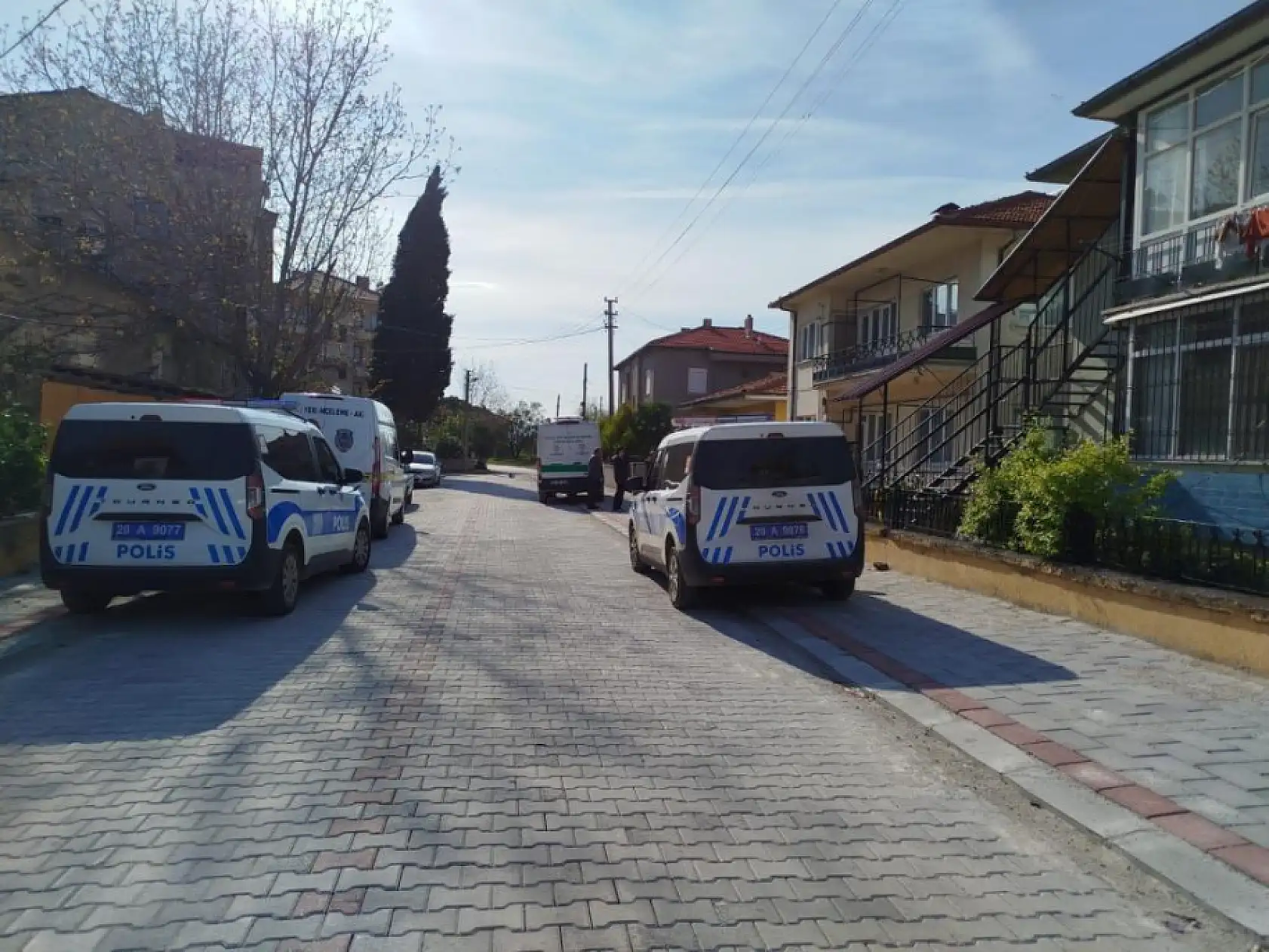 Çocukları uyandırmaya gitti, babalarını ölü buldu
