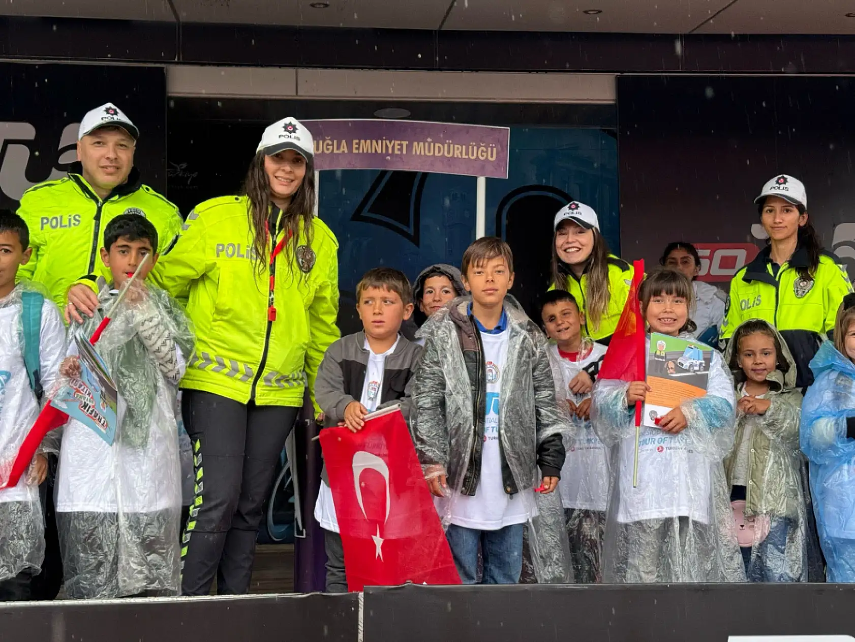 Muğla emniyetinden Kraliçe Etap'ta trafik farkındalığı etkinliği