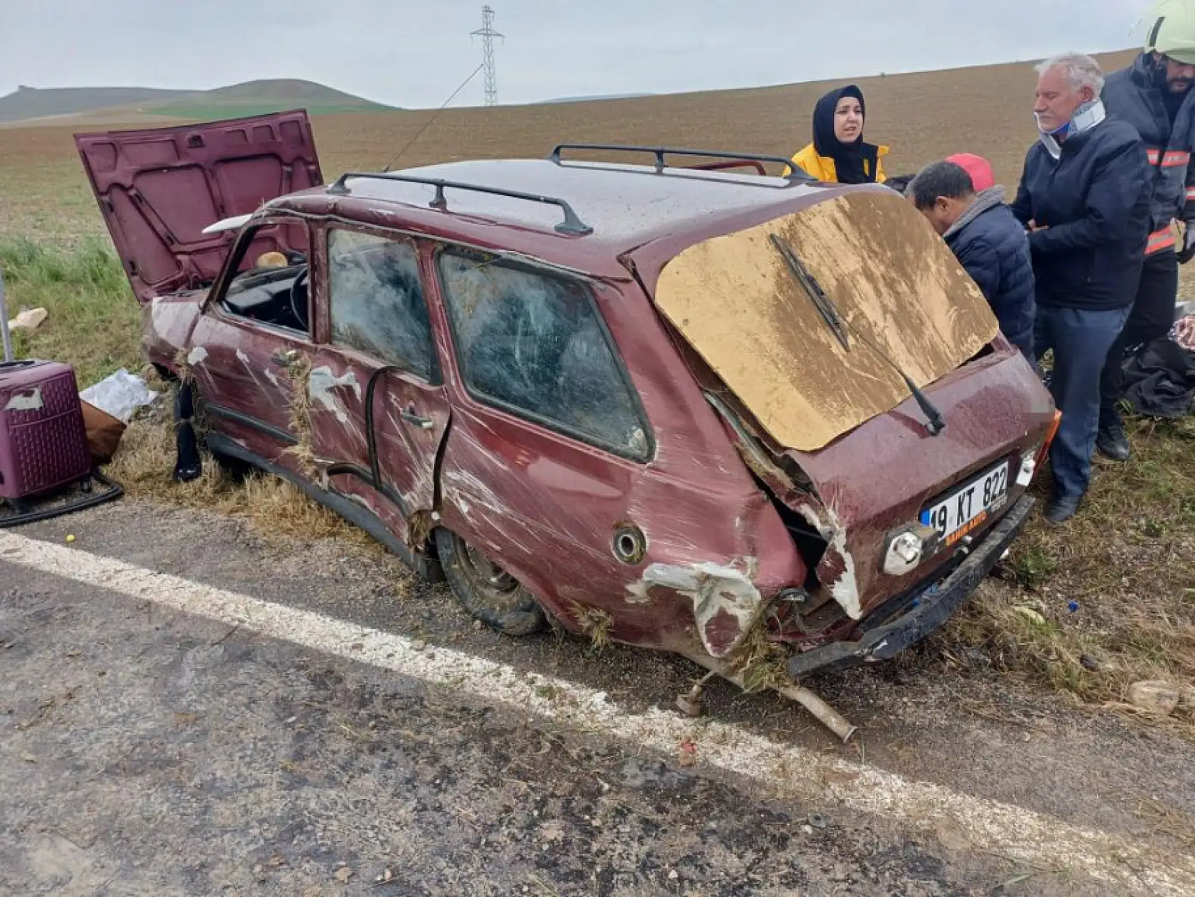 Kontrolden çıkan araç devrildi: 1'i çocuk 6 yaralı