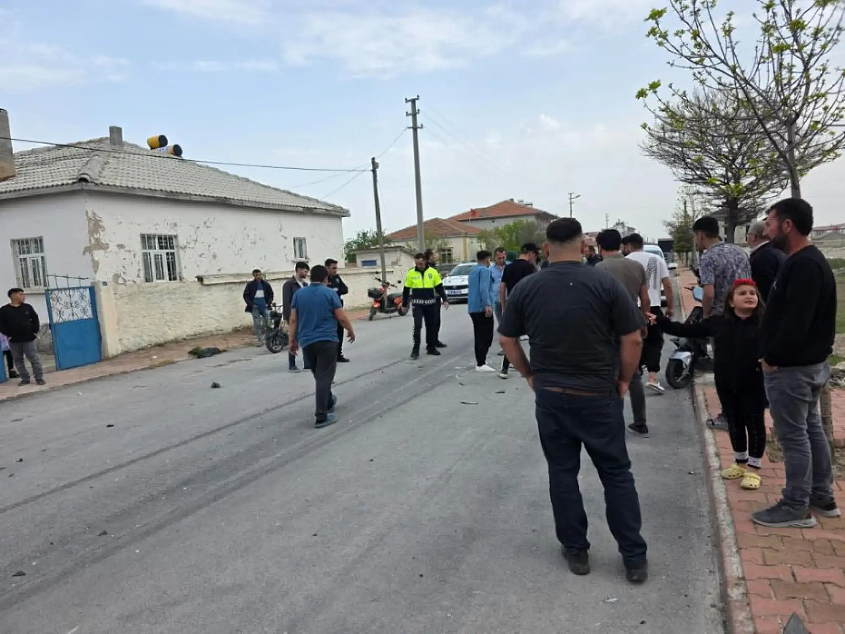 Gözü çıkıp yola fırlayan sürücü hayatını kaybetti