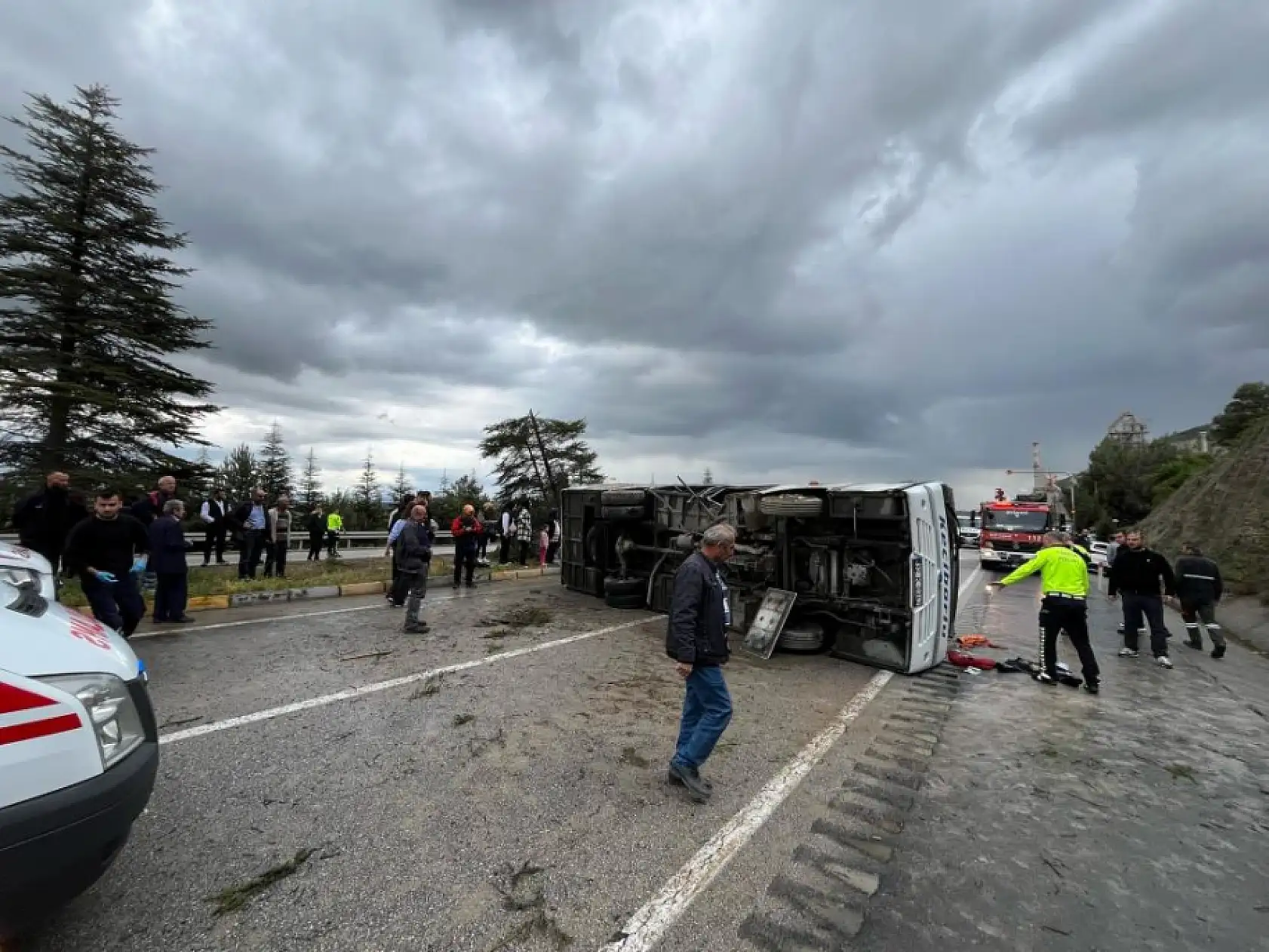 Isparta'da Feci Midibüs Kazası: 15 Yaralı