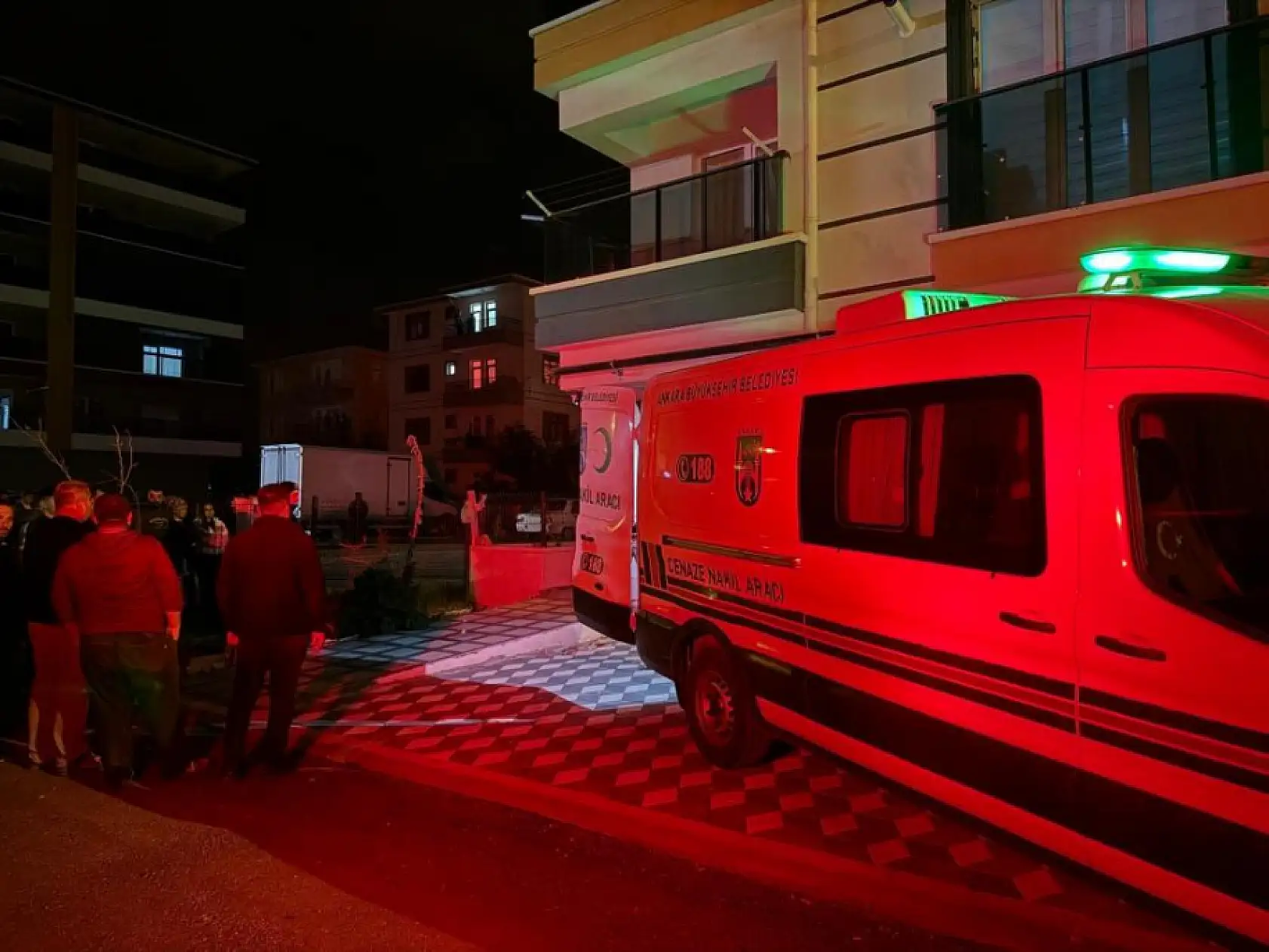 Komşu dehşeti: 21 yaşındaki genç kız öldürüldü