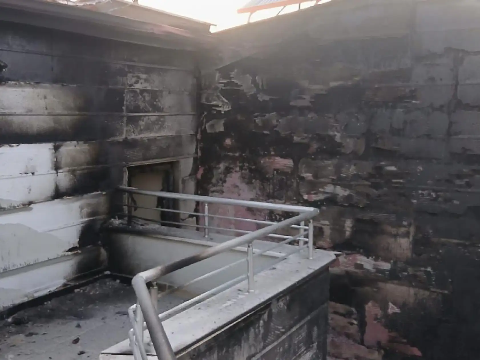 Villa garajında yangın: Alevler eve sıçradı