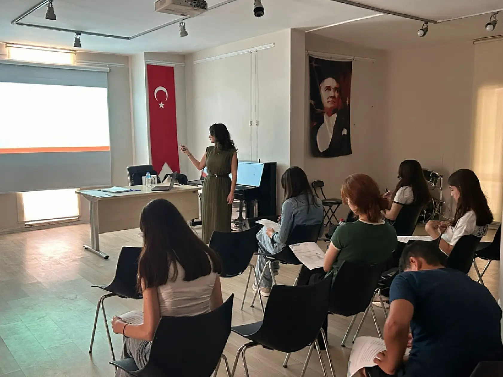 Bodrum Belediyesi' nin 'Psikoeğitim Seminerleri' liseler ile devam etti