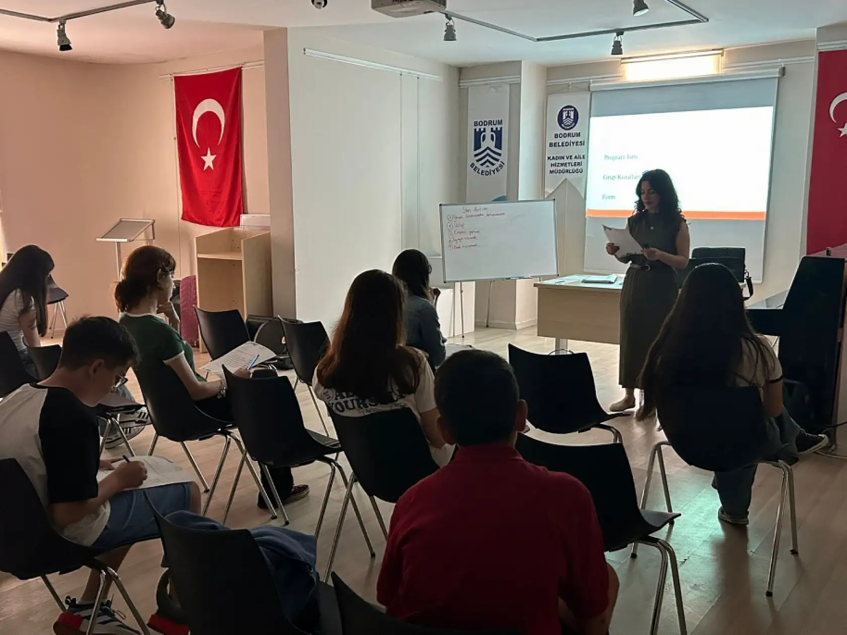 Bodrum Belediyesi' nin 'Psikoeğitim Seminerleri' liseler ile devam etti