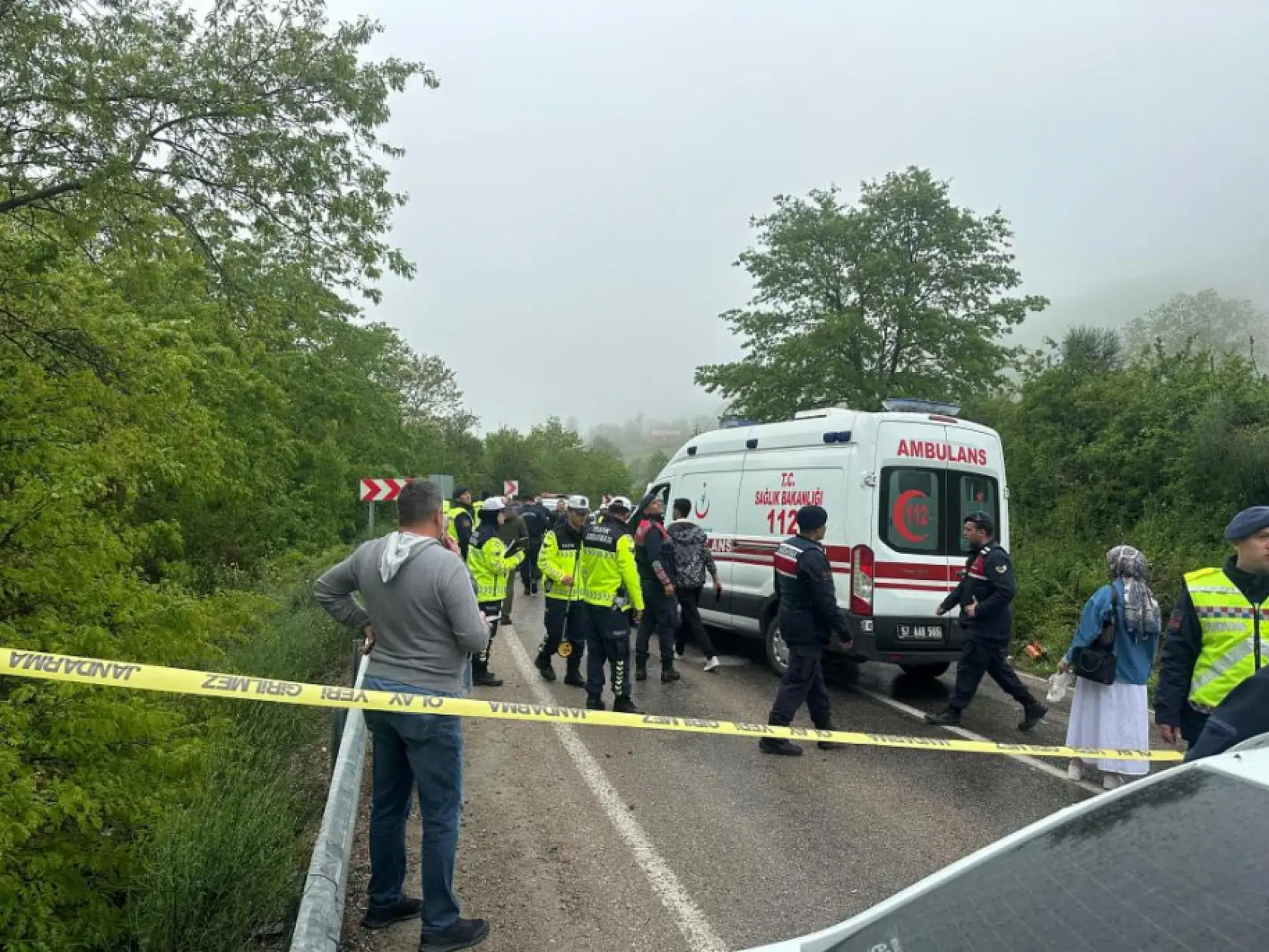 Tur otobüsü feci şekilde devrildi: 34 yaralı