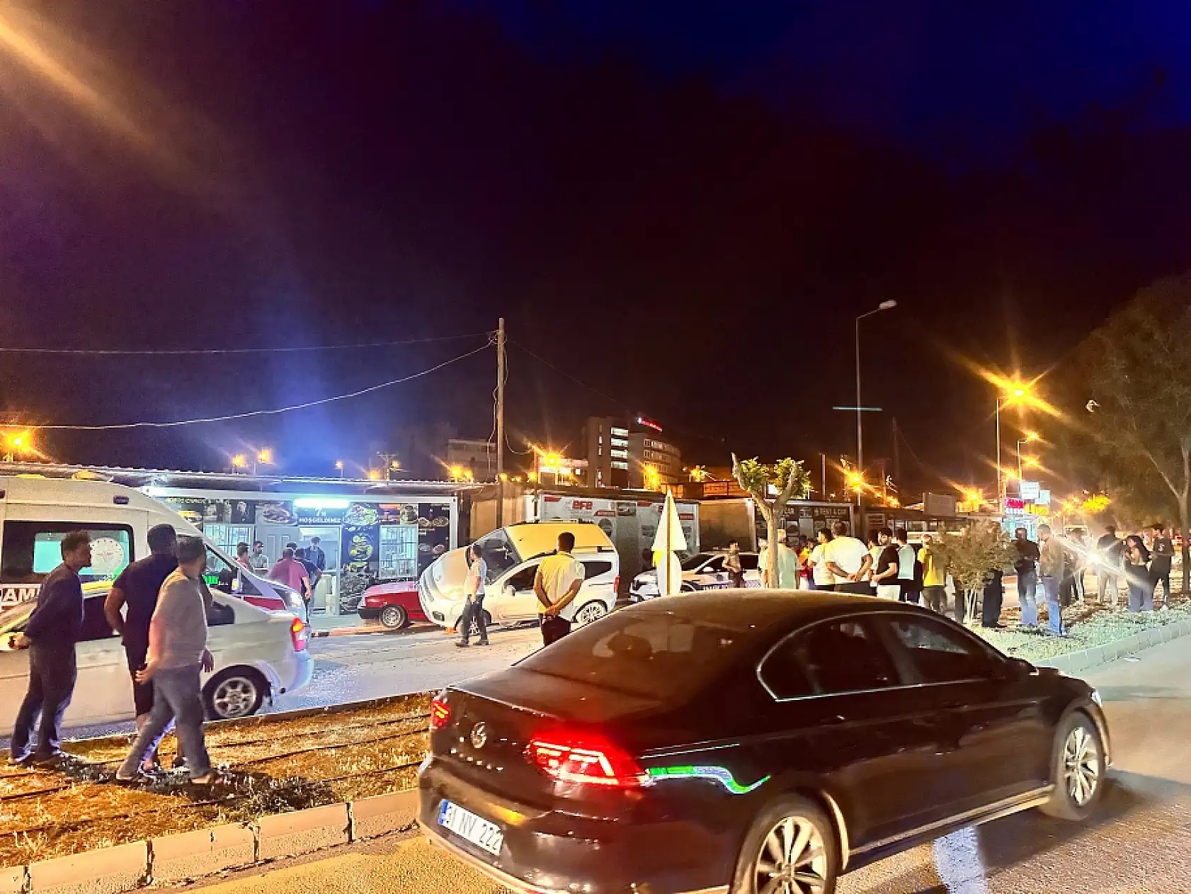 İlginç kaza: Satmak için kaporasını aldığı otomobilinin üzerine hafif ticari araç çıktı