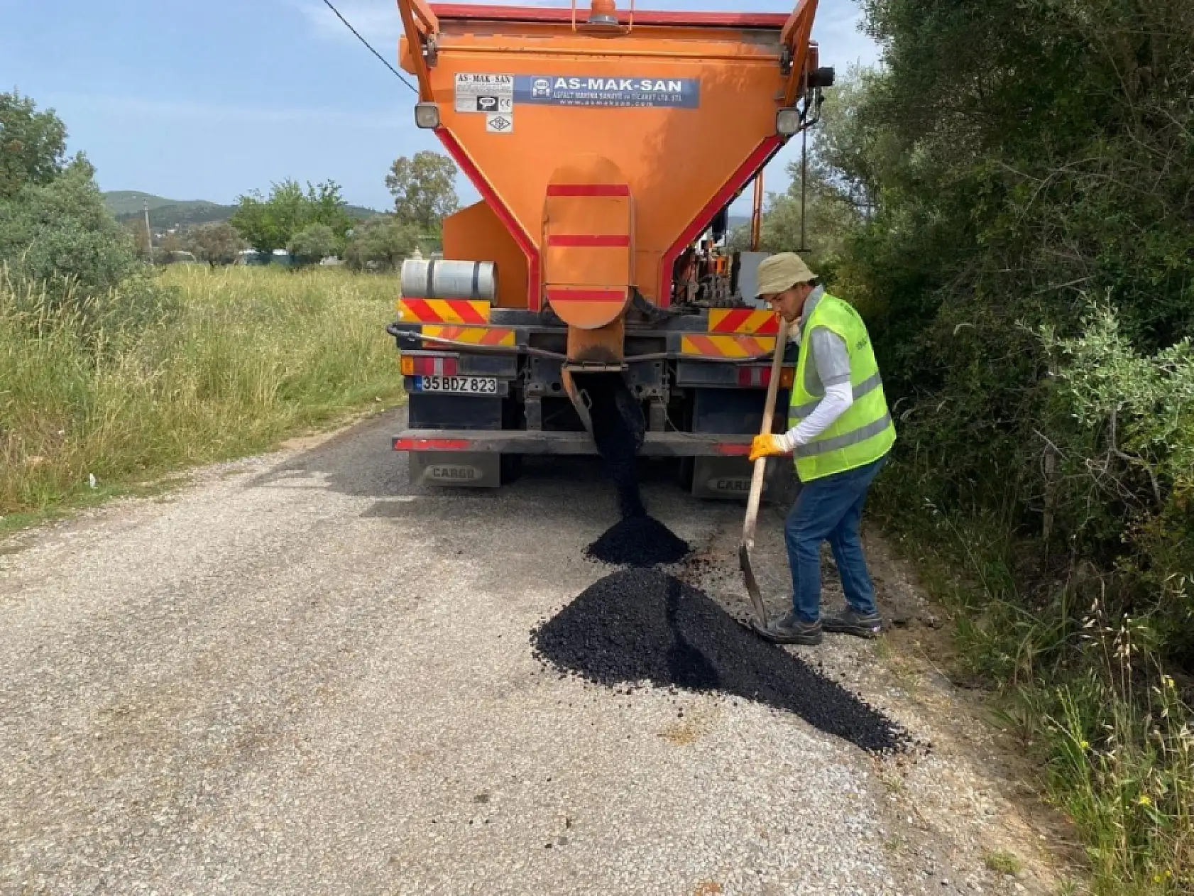 Belediyeden kapsamlı yol bakım onarım çalışmaları