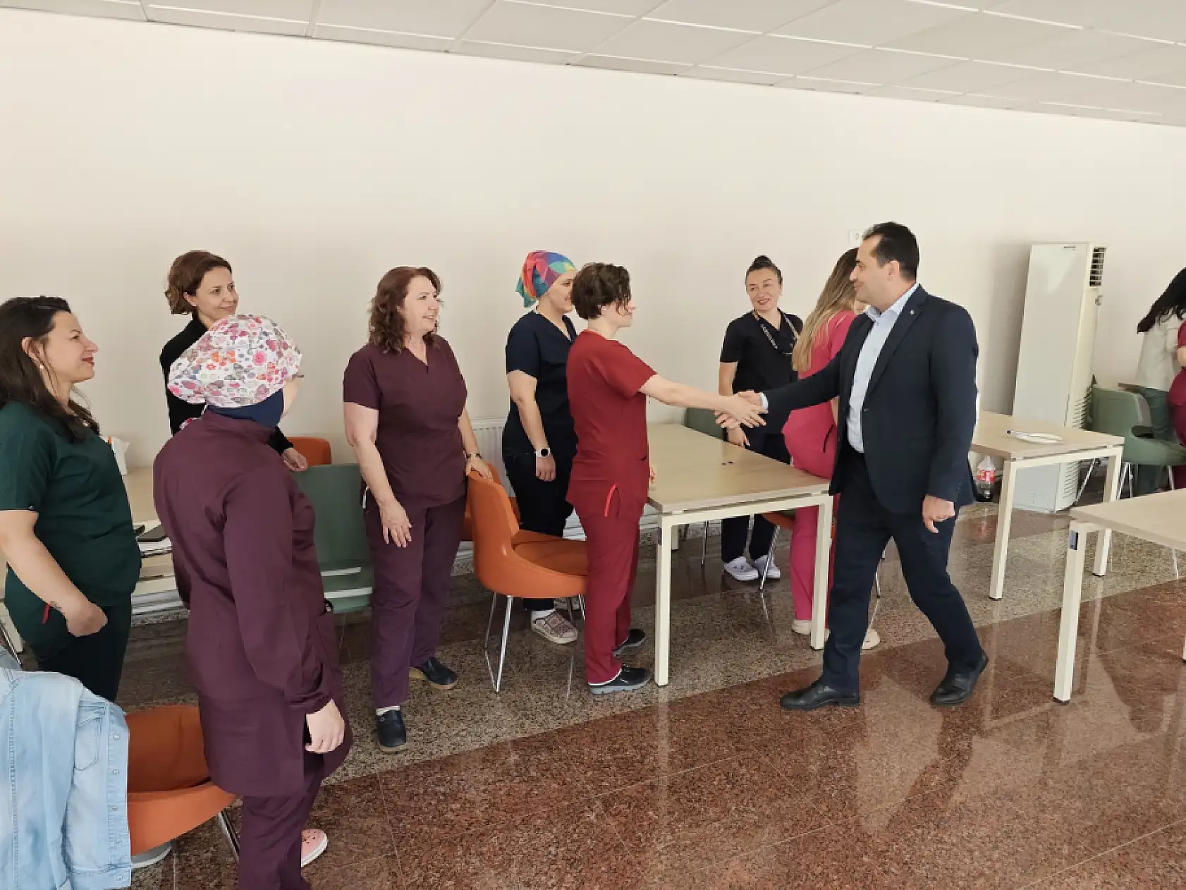Menteşe Devlet Hastanesinde sağlık sektörünün meleklerine pastalı kutlama
