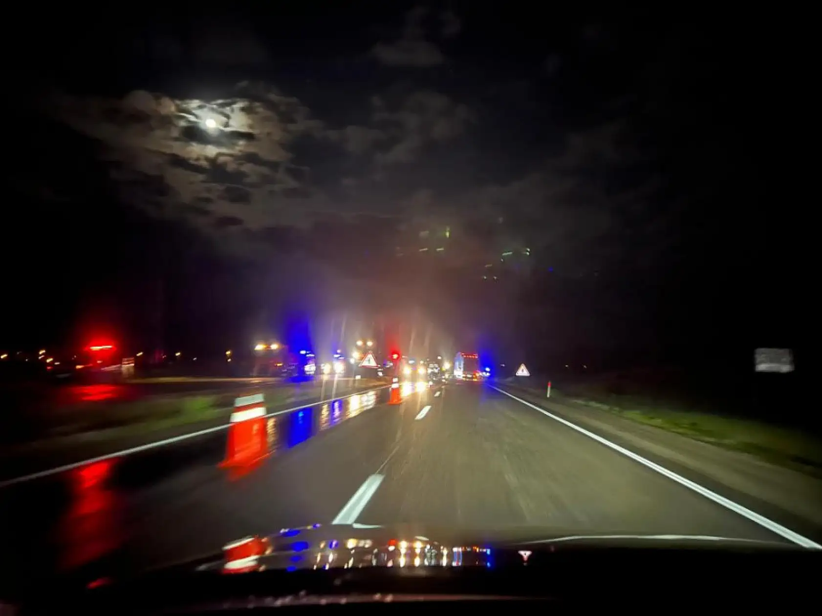 Feci kaza! Minibüs yan yattı, 1 ölü, 19 yaralı