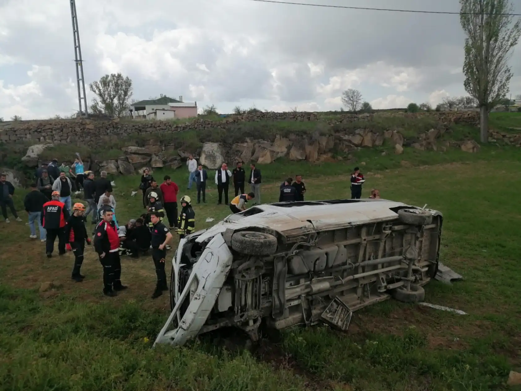 Öğrenci servisi devrildi: 15 öğrenci yaralı