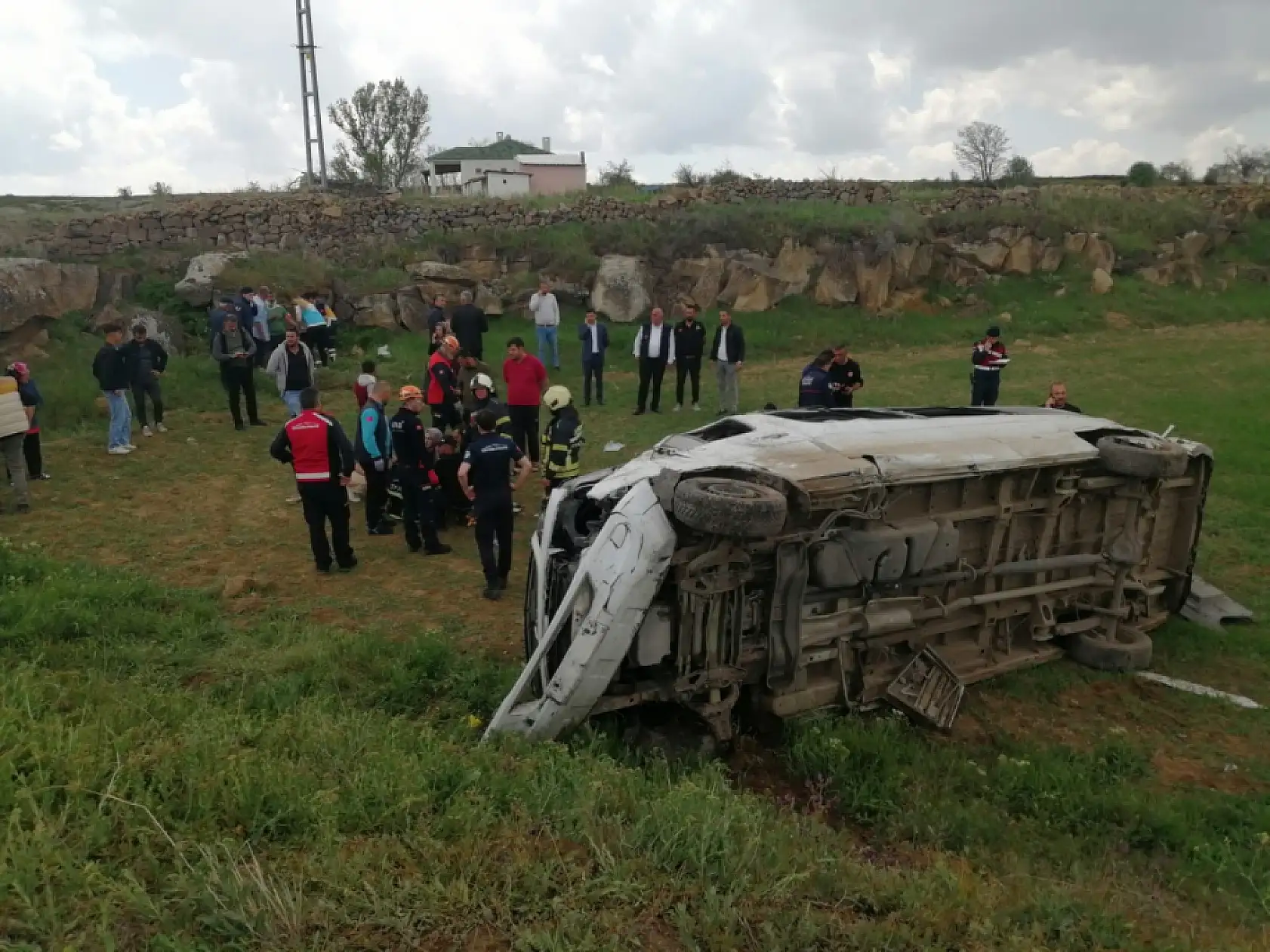 Öğrenci servisi devrildi: 15 öğrenci yaralı