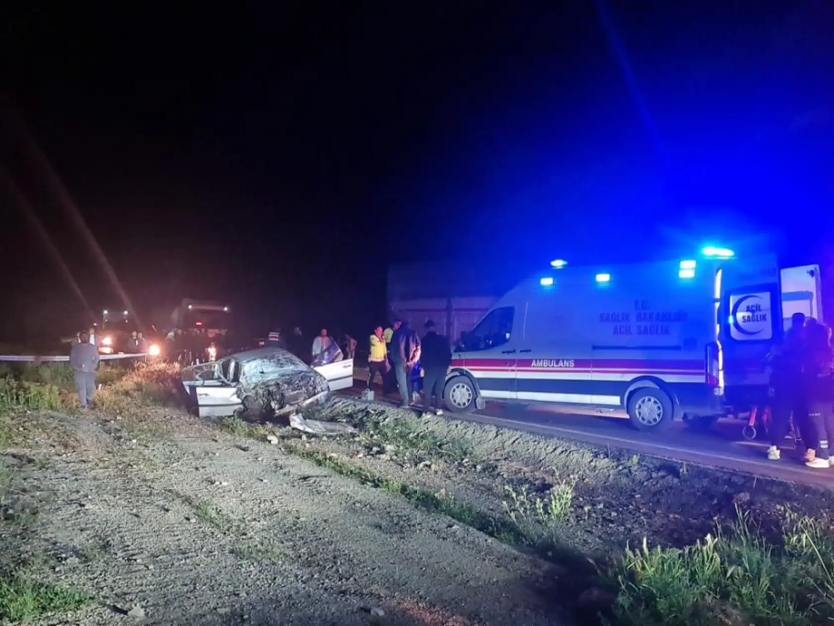 Feci kaza: Otomobil ve kamyon çarpıştı, 1 ölü 4 yaralı