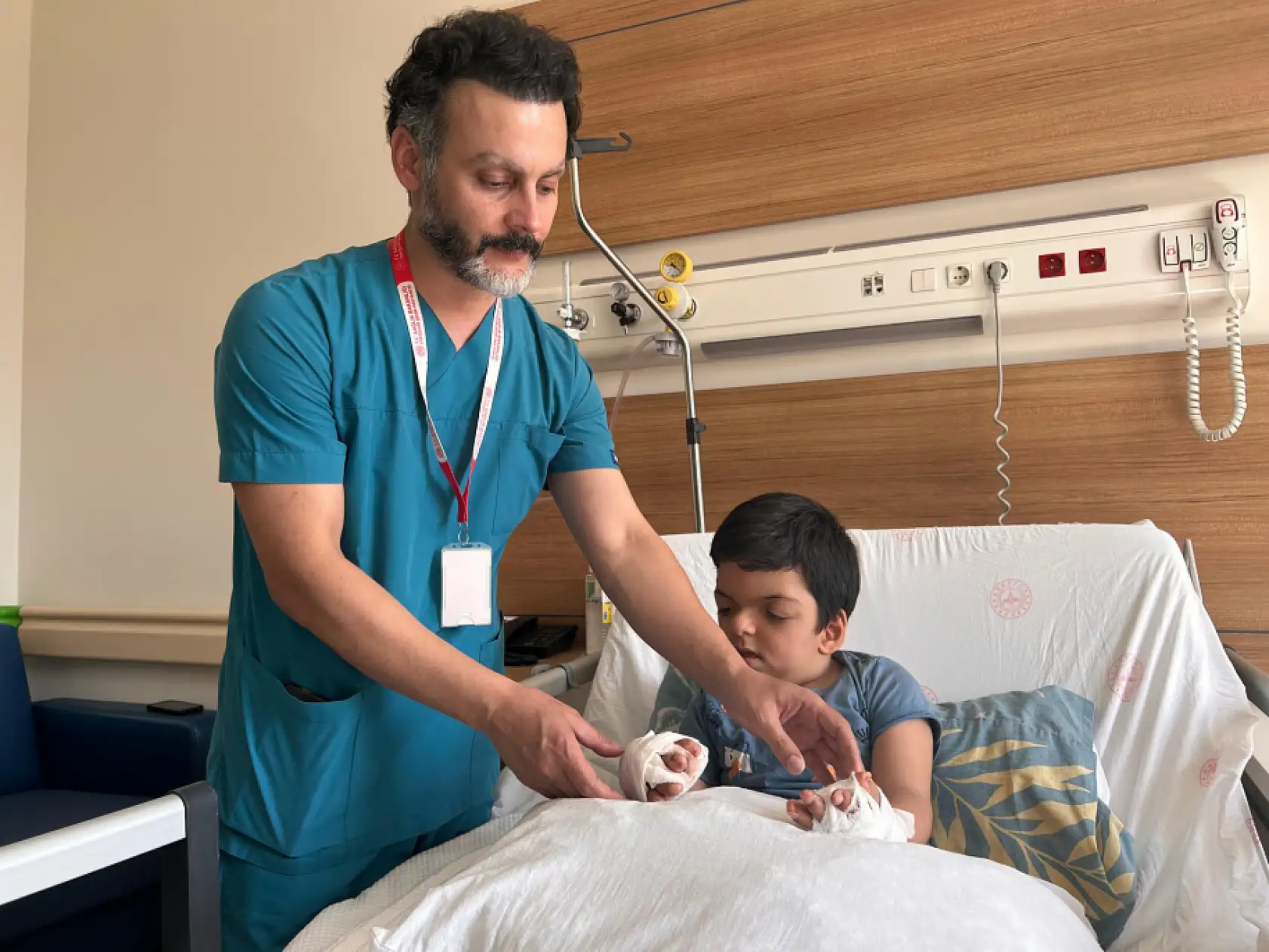 Doktorların ismini yeni duyduğu rahatsızlık Eskişehir'de tedavi edildi, 10 parmağı açıldı