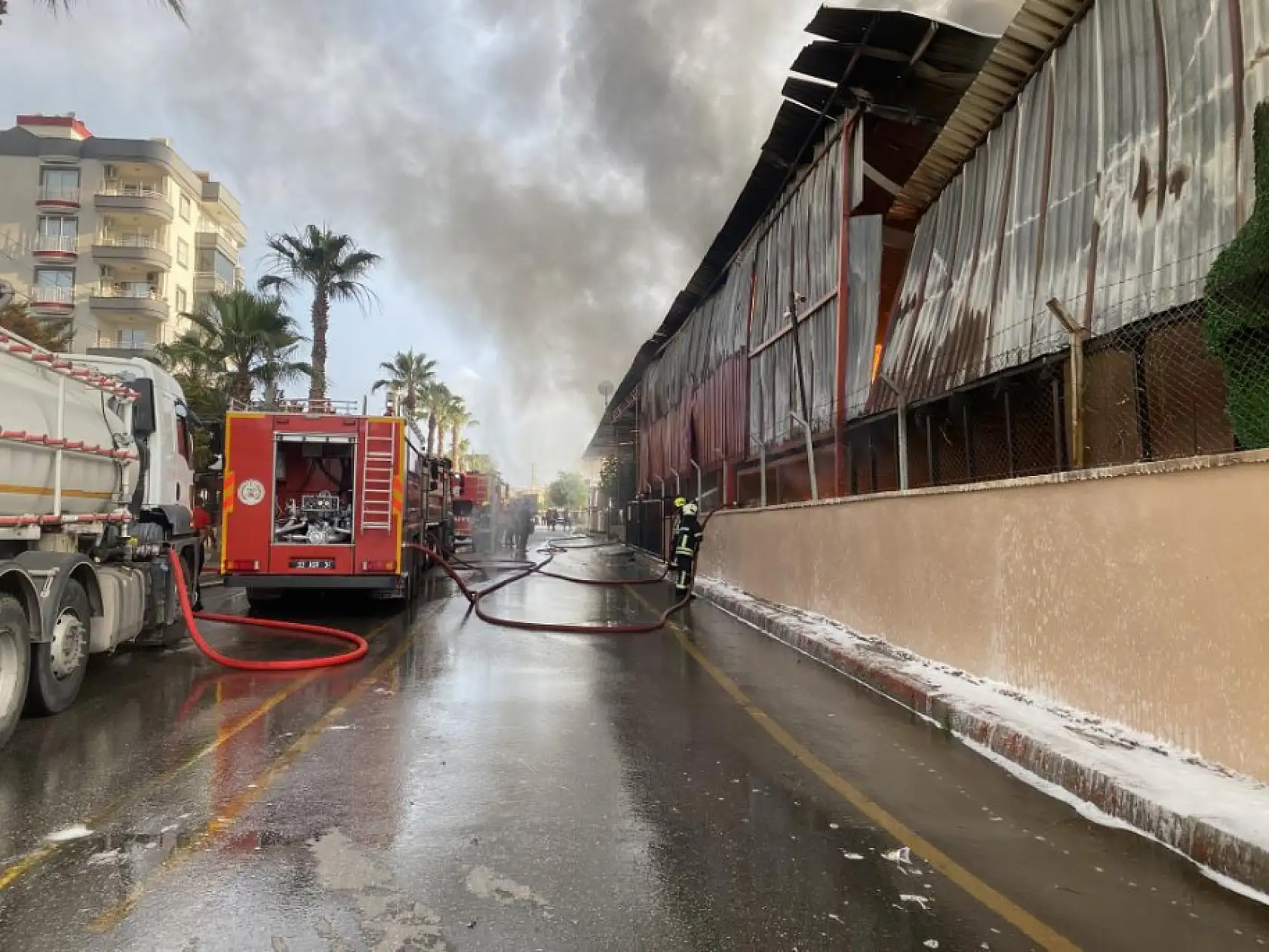 Korkutan yangın! Fabrika alev alev yandı