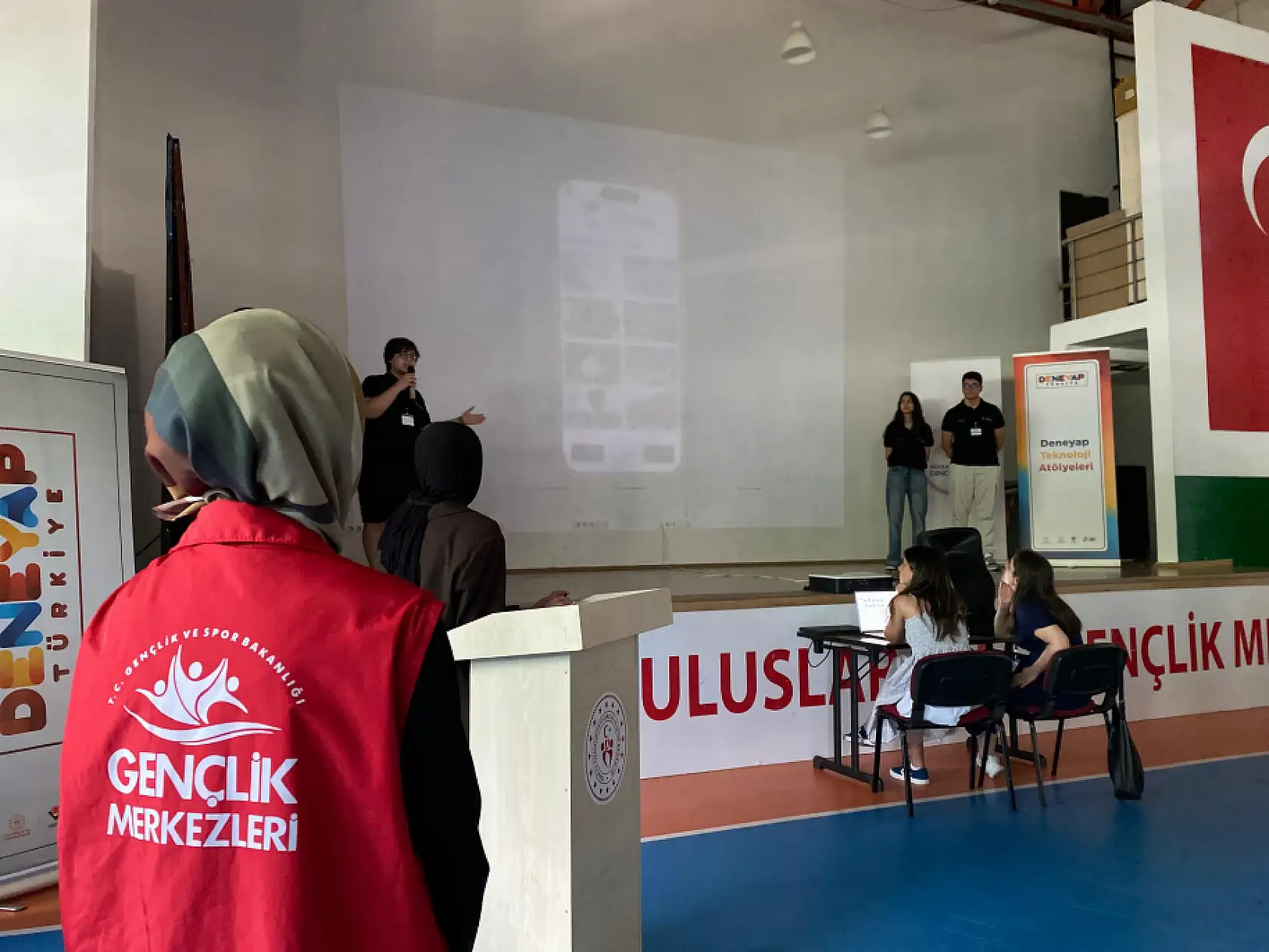Deneyap teknoloji atölyelerinde gençler projelerini sergiledi