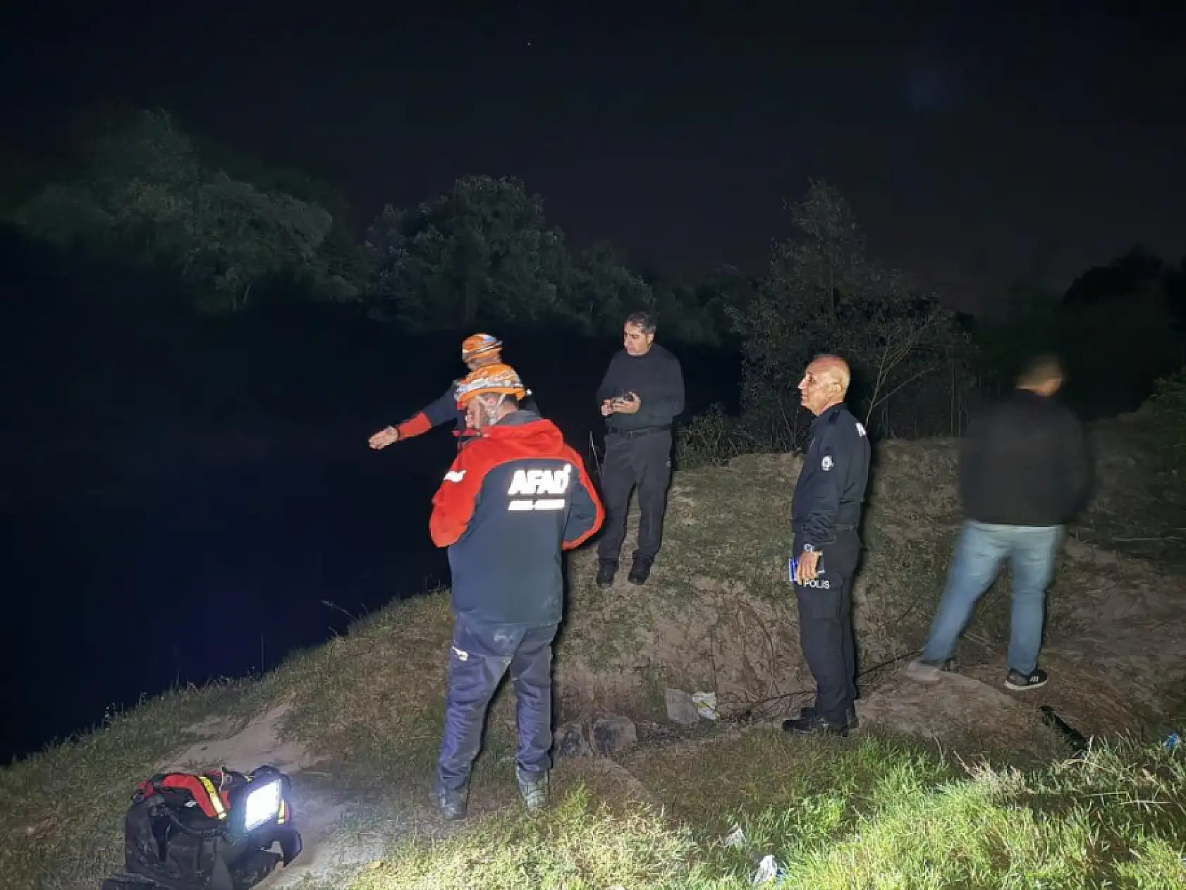 Gece yarısı sır dolu kayboluş: Çırpınışları görüldü, telefonu kıyıda, cüzdanı nehirde bulundu