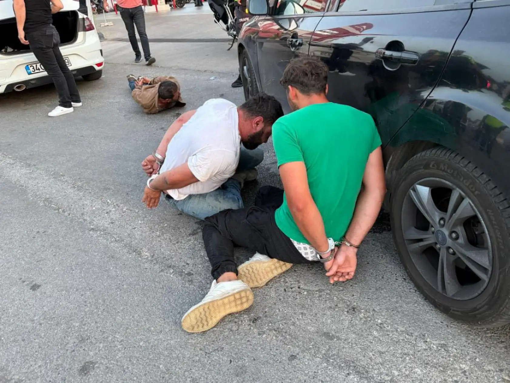 Bodrum'da durdurulan araçtaki şahıslar polise saldırdı: 2 yaralı, 3 gözaltı