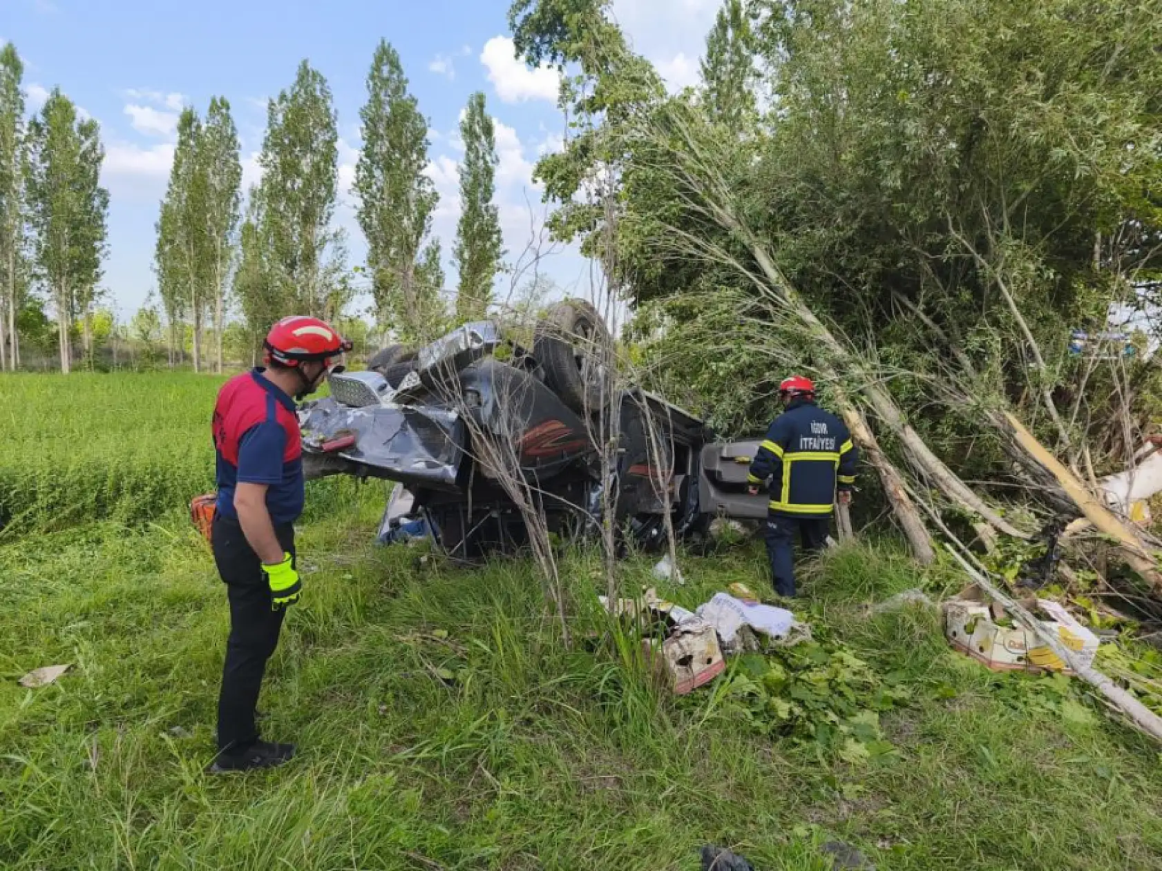 Feci trafik kazası: Azerbaycan plakalı araç takla attı, 1'i ölü 4 yaralı