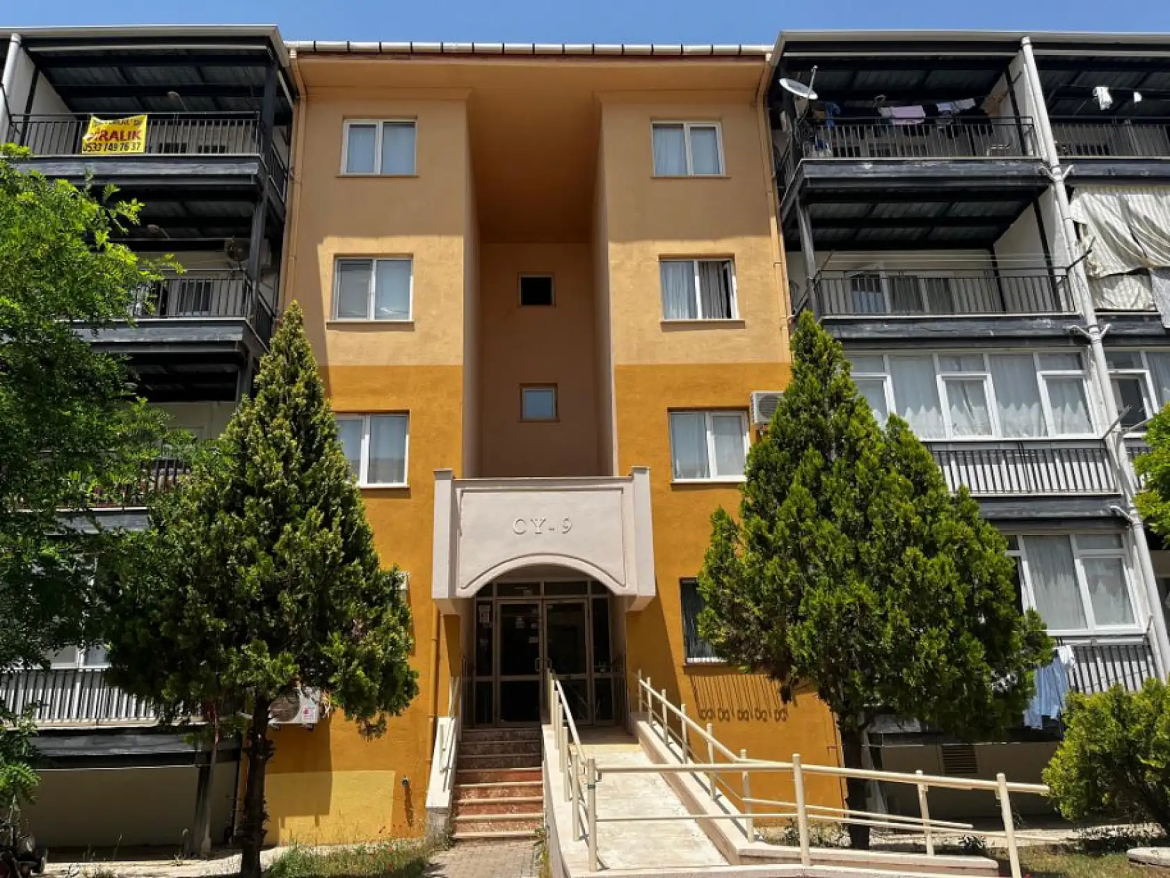 Hakkında uzaklaştırma kararı bulunan adam, barışma çağrısıyla gittiği evde eşi tarafından defalarca bıçaklandı