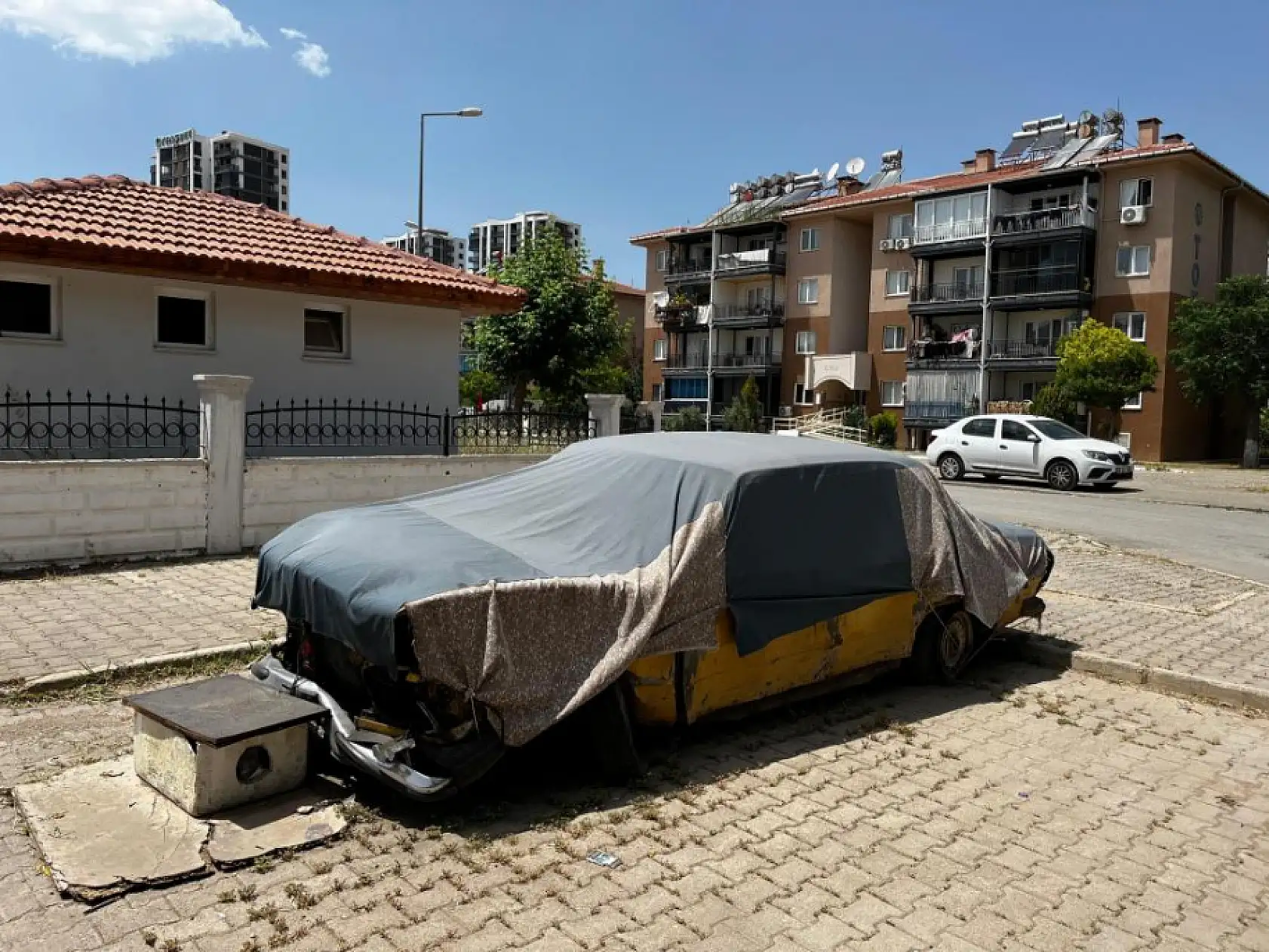 Hakkında uzaklaştırma kararı bulunan adam, barışma çağrısıyla gittiği evde eşi tarafından defalarca bıçaklandı